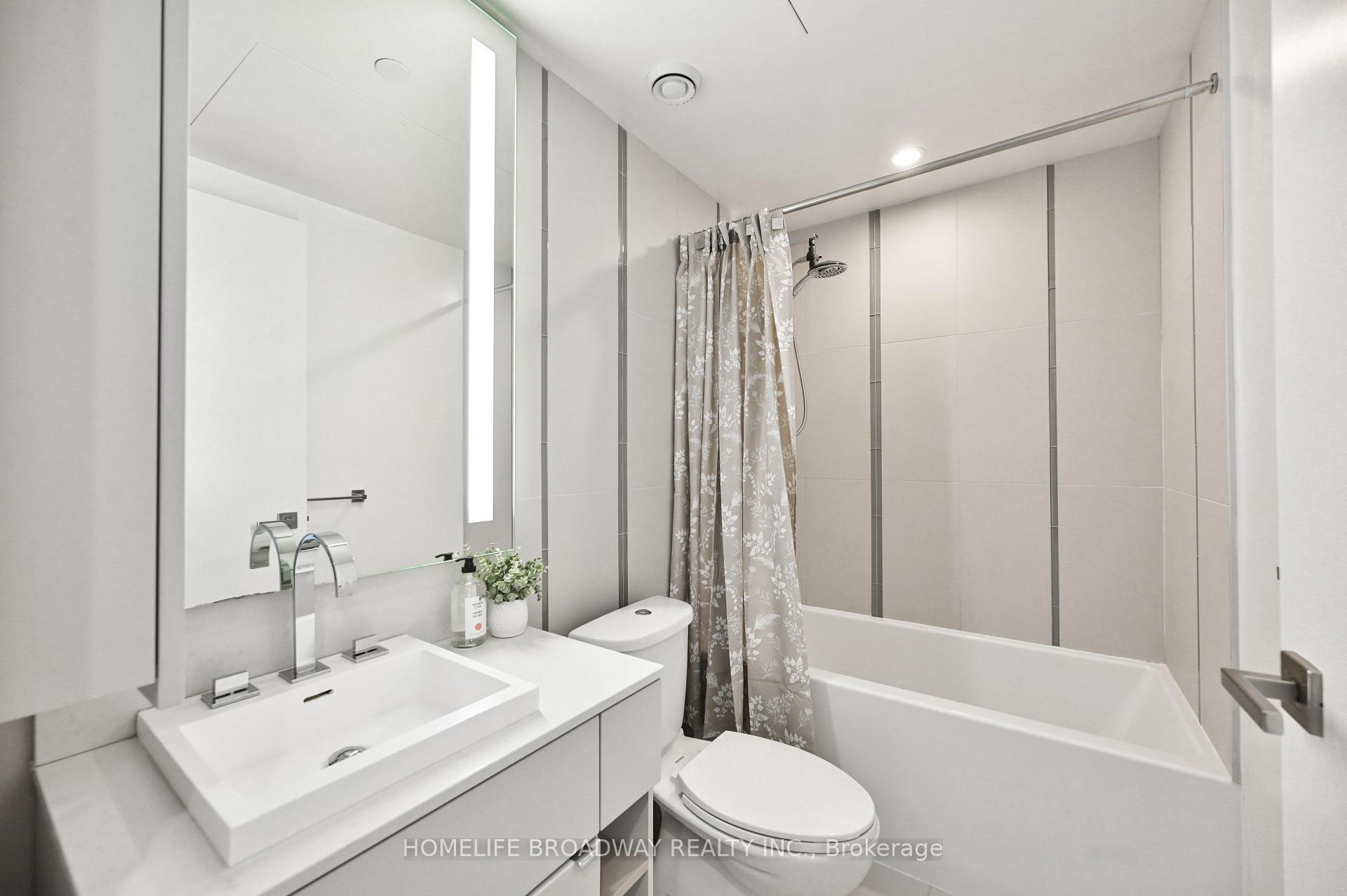 2 Bedrooms Condo at 101 Peter, Toronto For sale