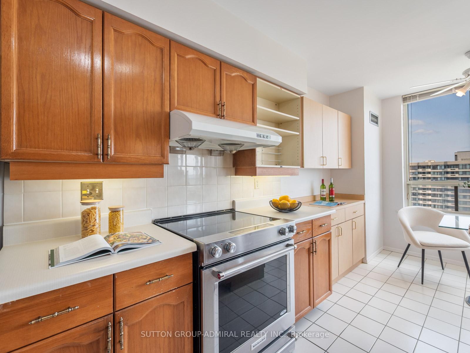 3 Bedrooms Condo at 175 Bamburgh, Toronto For sale