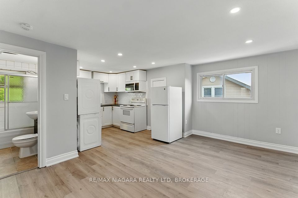 #Upper - 290 Scholfield Avenue, Welland, ON L3B 1N8