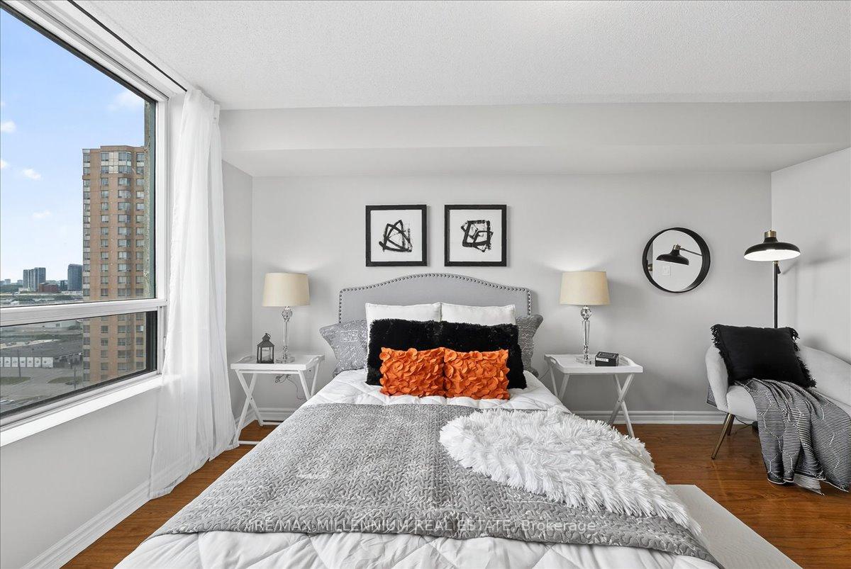 2 Bedrooms Condo at 125 Omni, Toronto For sale
