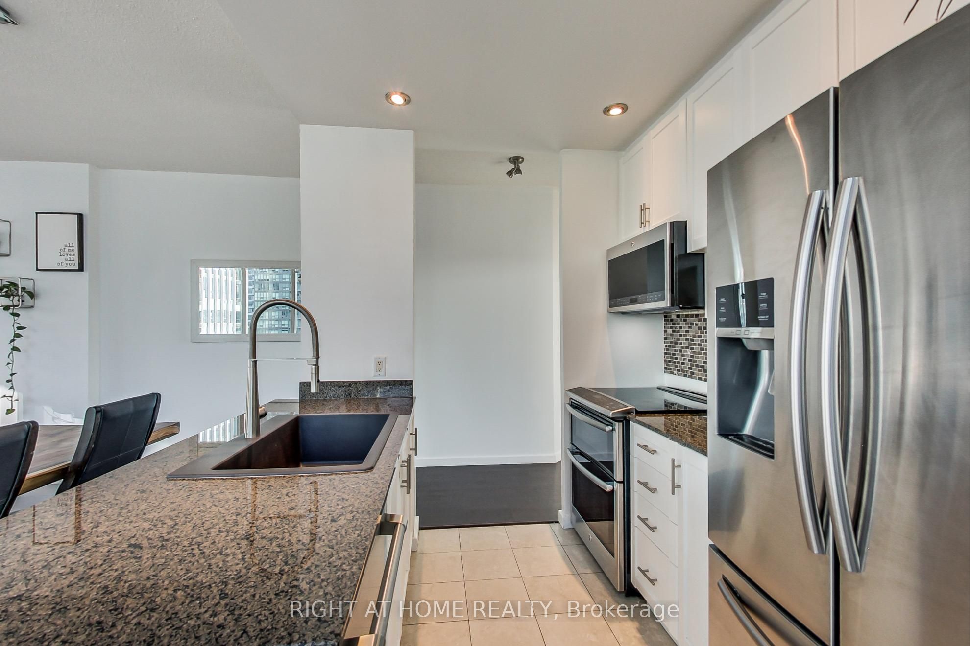 8 York Street W, #3102