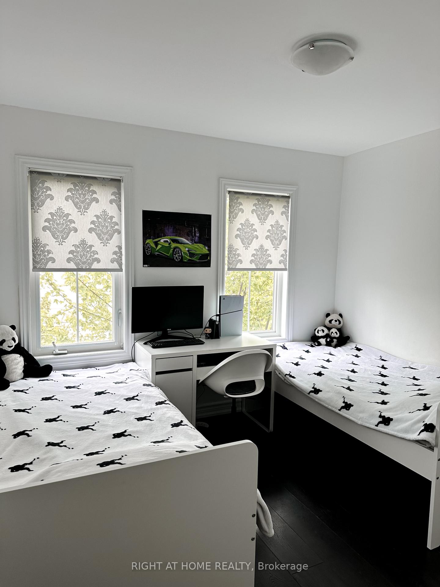 2 Bedrooms Condo at 201 Pine Grove, Vaughan For sale
