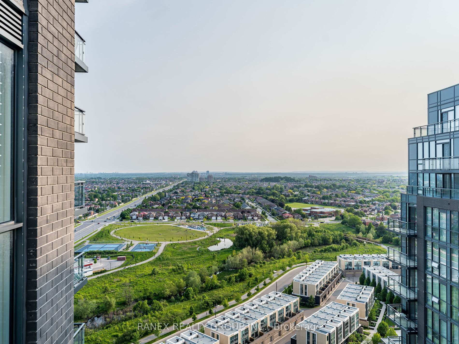 2 Bedrooms Condo at 5025 Four Springs, Mississauga For sale