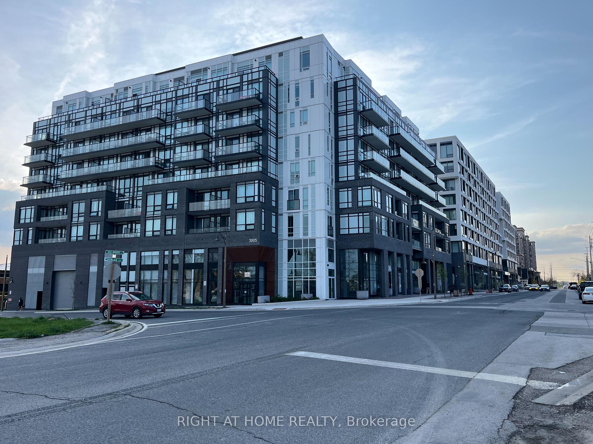 1 Bedroom Condo at 3005 Pine Glen, Oakville For sale