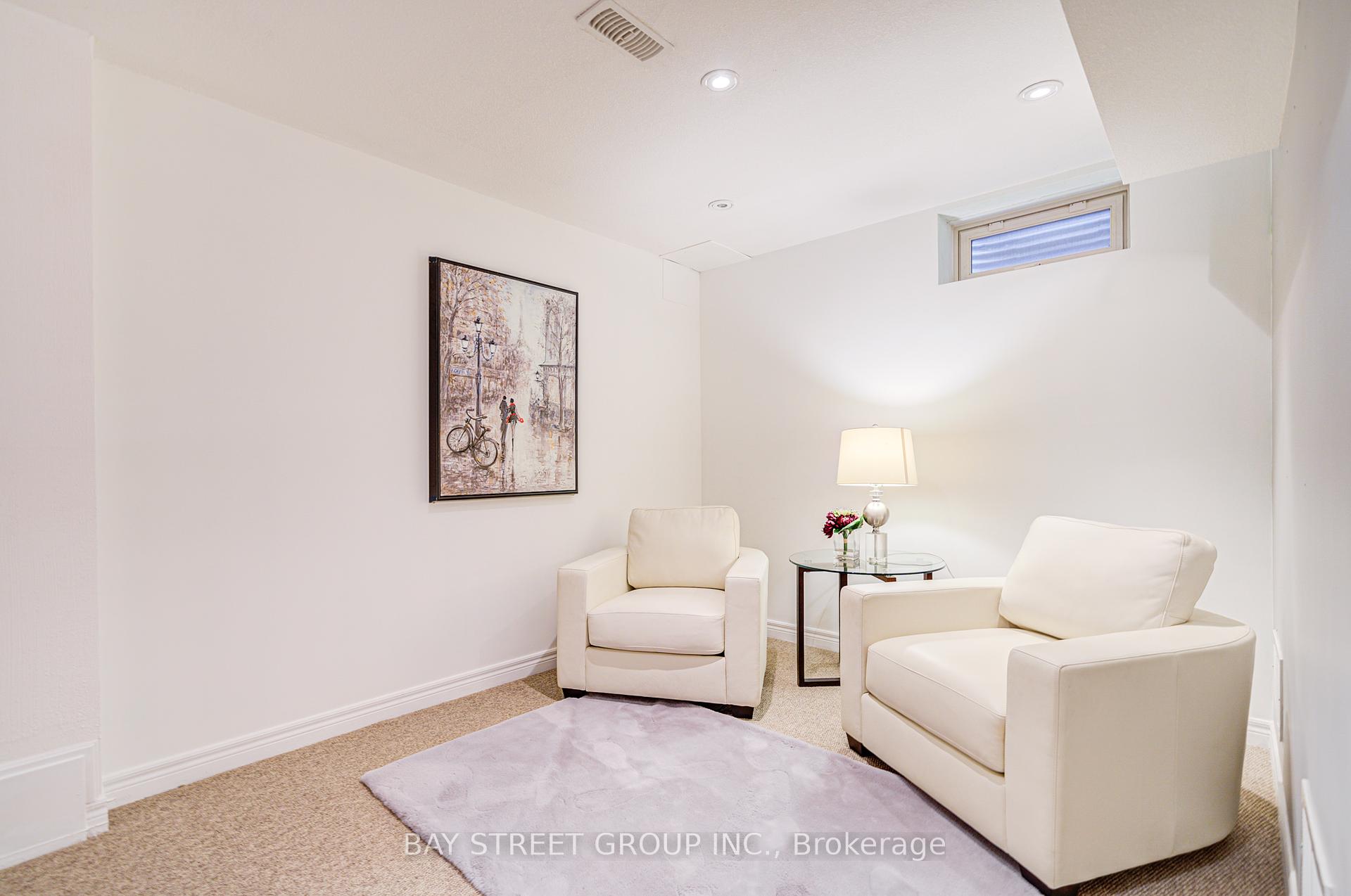 2 Bedrooms Condo at 1085 Harrogate, Hamilton For sale