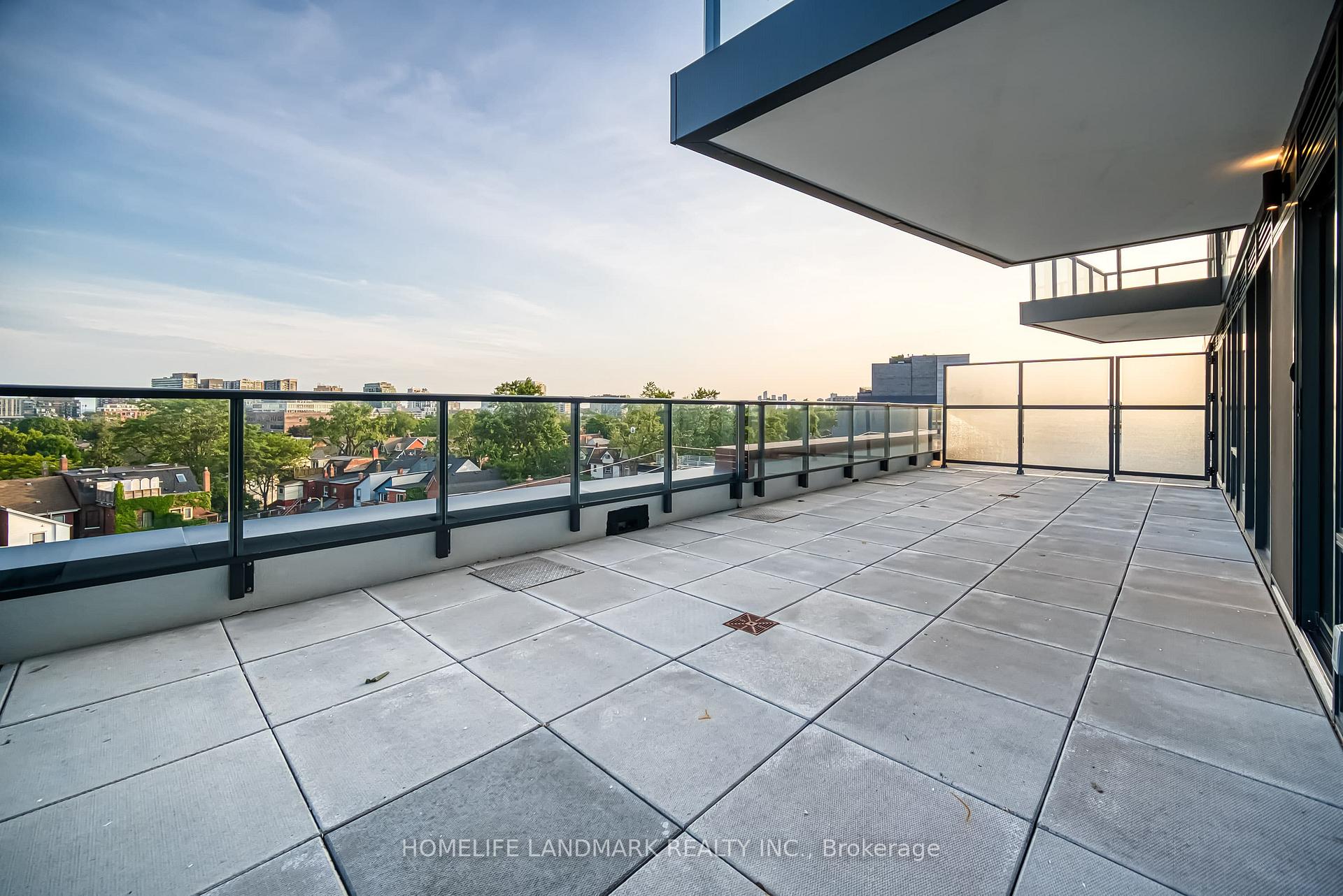 2 Bedrooms Condo at 1200 Dundas, Toronto For sale