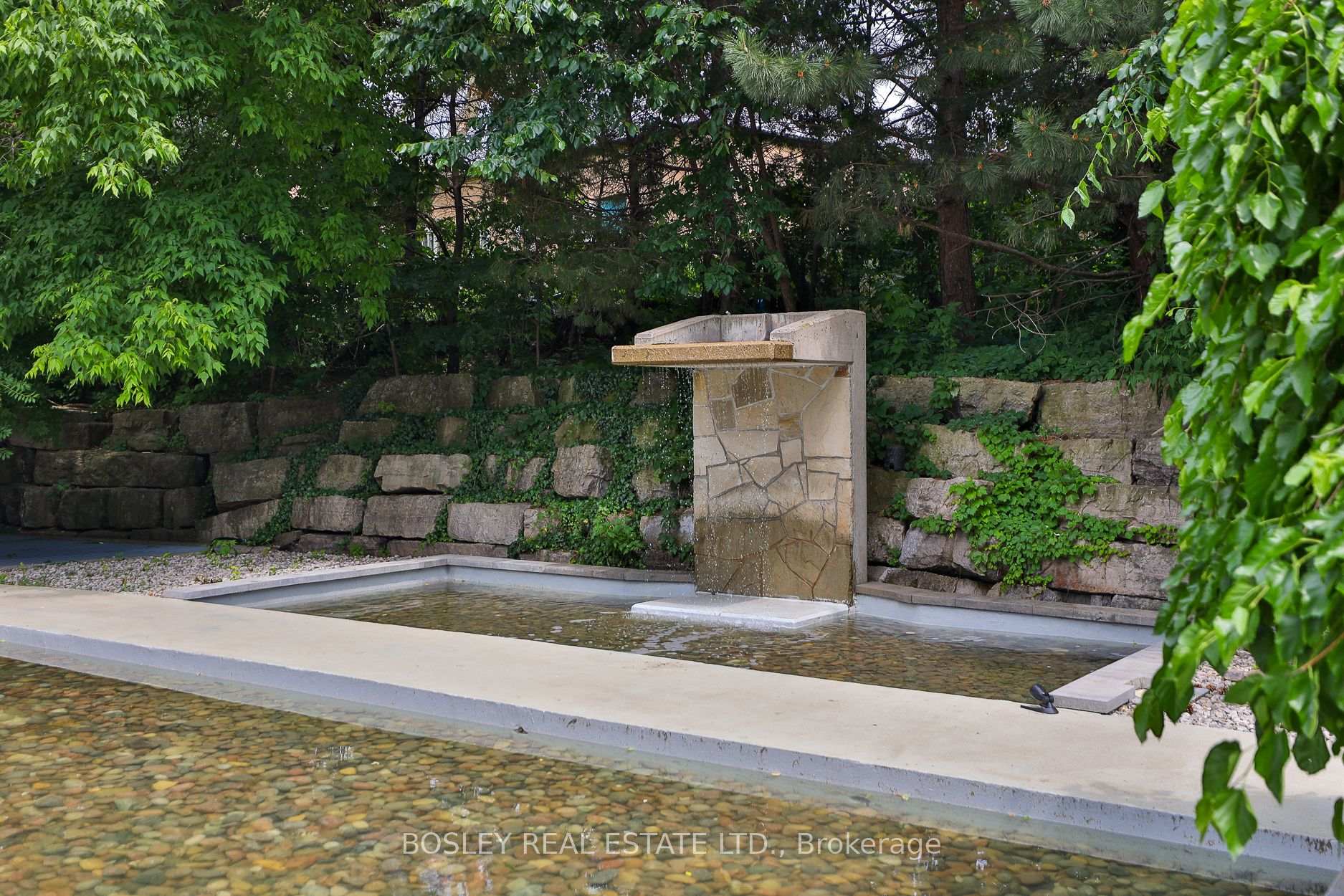 2 Bedrooms Condo at 3 Hickory Tree, Toronto For sale