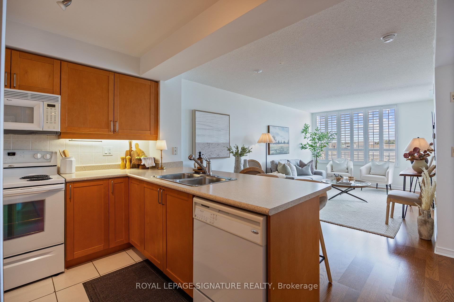 2 Bedrooms Condo at 205 The Donway, Toronto For sale