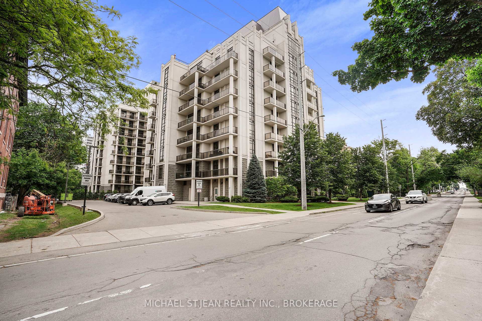 1 Bedroom Condo at 90 Charlton, Hamilton For sale