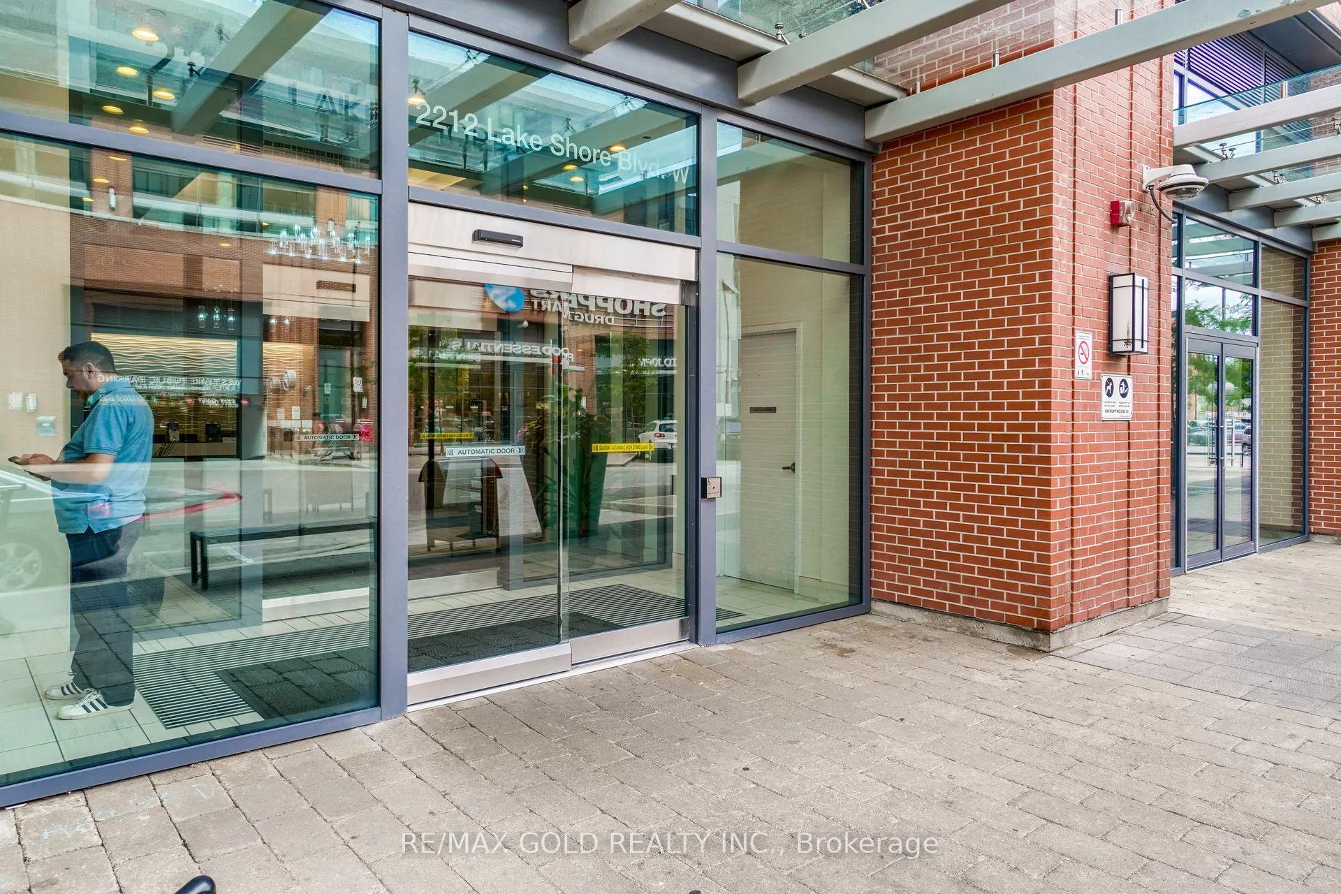 3 Bedrooms Condo at 2212 Lakeshore, Toronto For sale