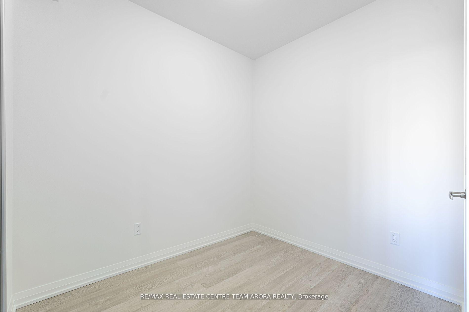 2 Bedrooms Condo at 1415 Dundas, Oakville For sale