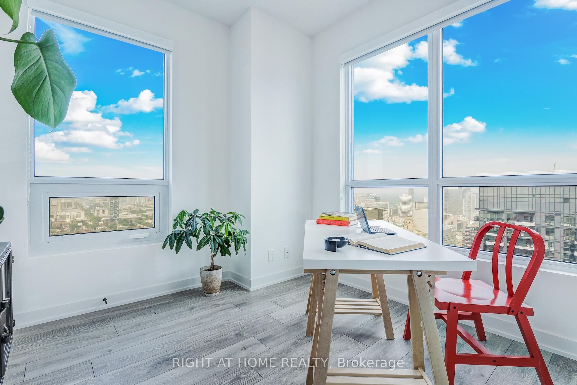 3 Bedrooms Condo at 108 Peter, Toronto For sale