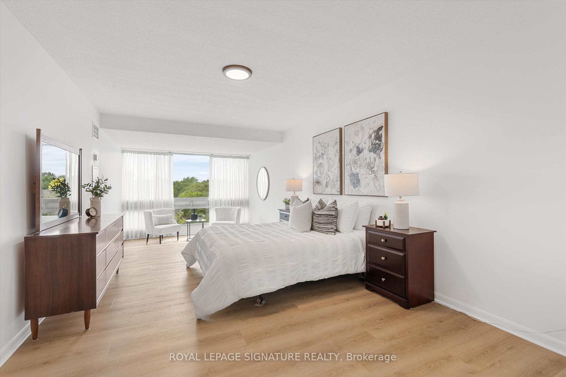 3 Bedrooms Condo at 2185 Marine, Oakville For sale
