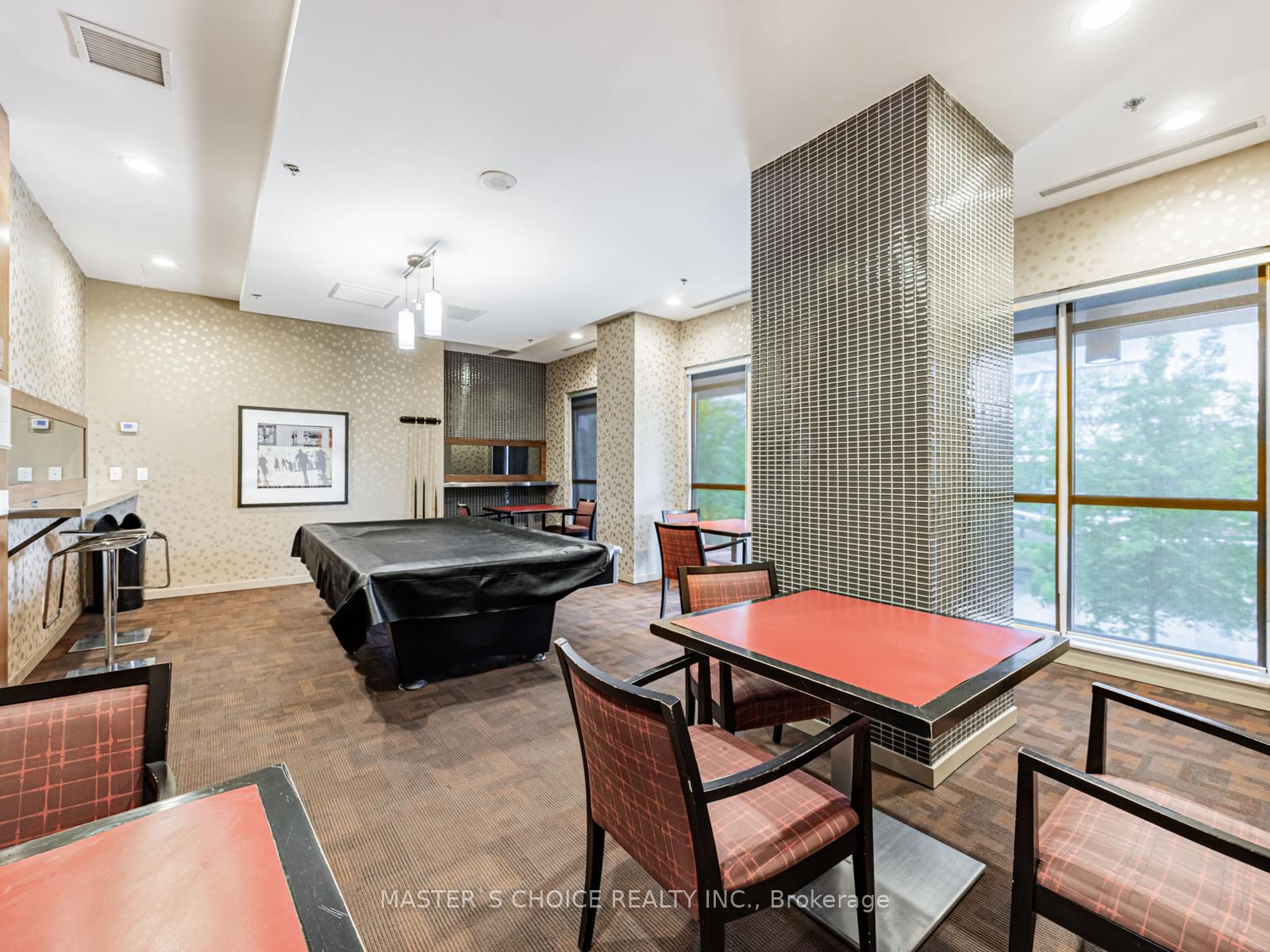 2 Bedrooms Condo at 70 Town Centre, Toronto For sale