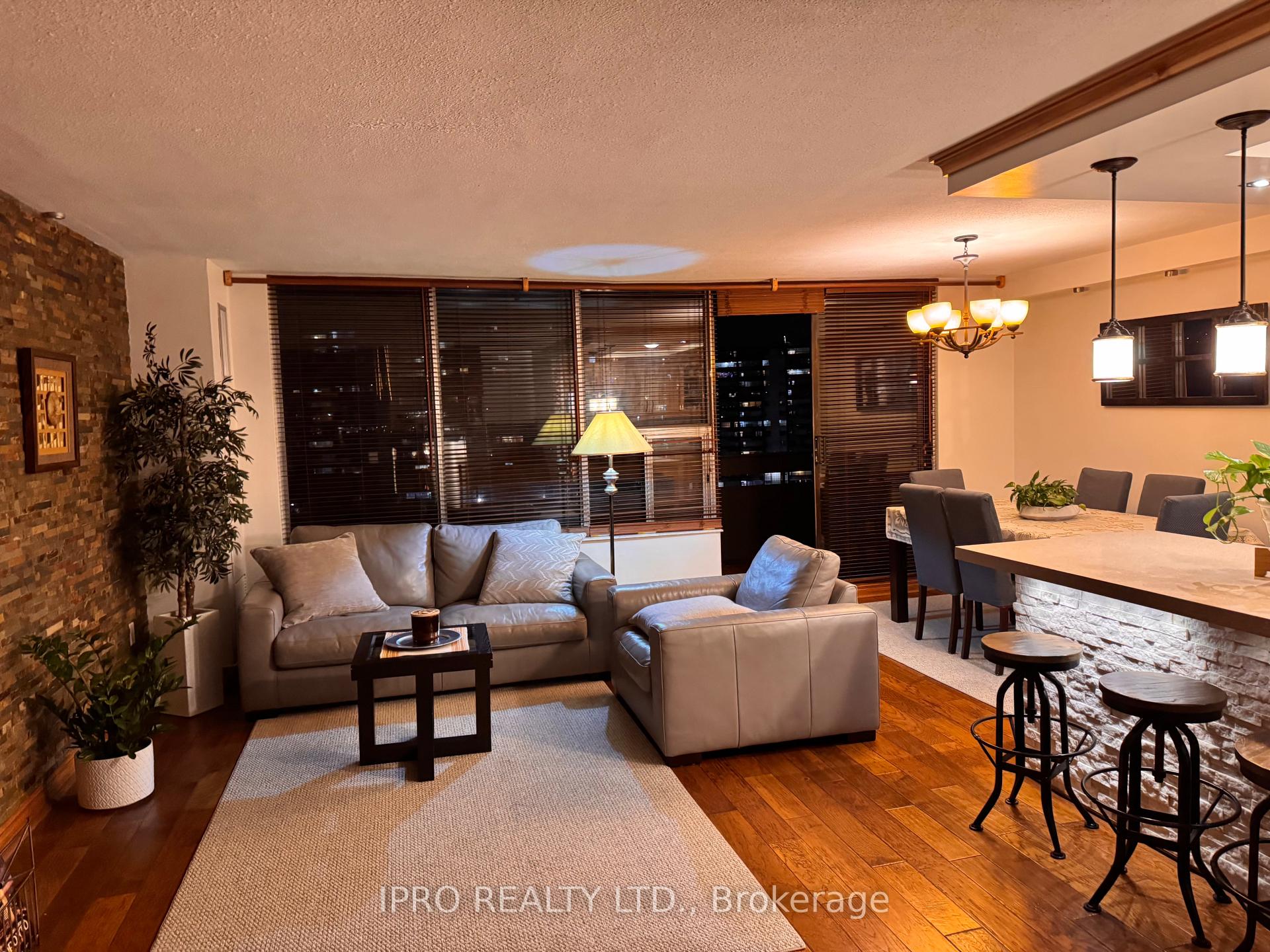 3 Bedrooms Condo at 11 Wincott,  Toronto For sale