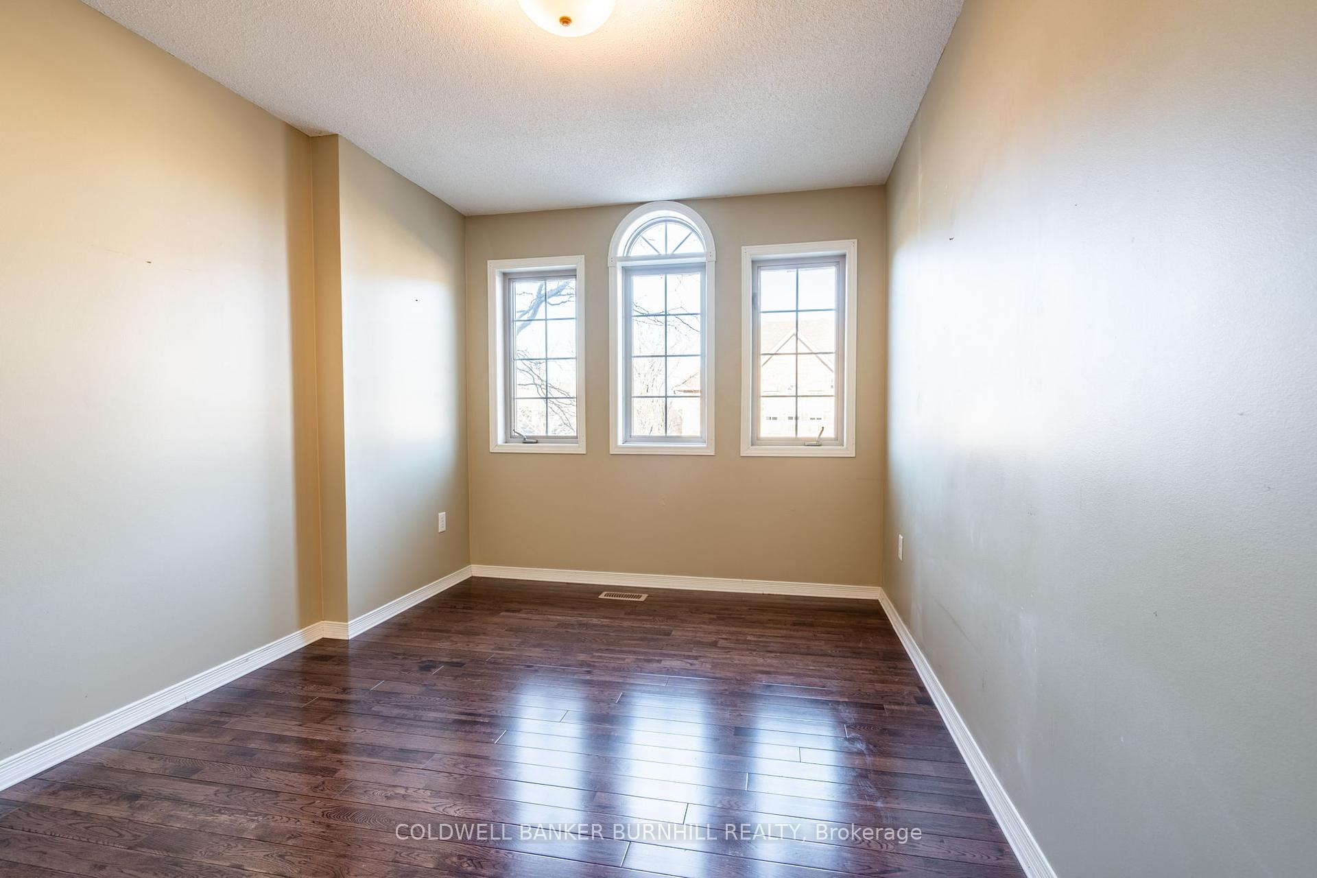3 Bedrooms Condo at 1276 SILVAN FOREST,  Burlington For sale