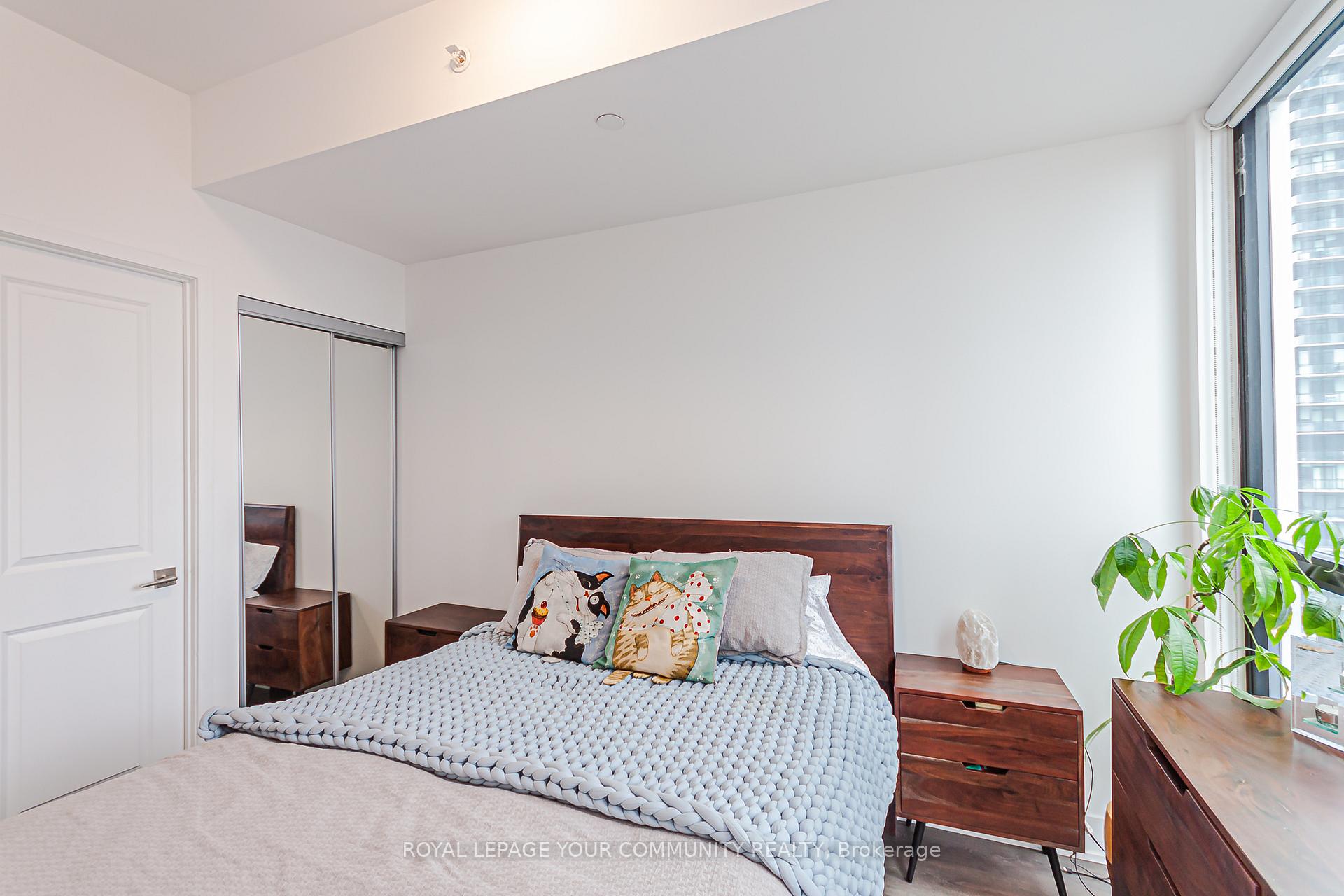 2 Bedrooms Condo at 2916 Highway 7,  Vaughan For sale
