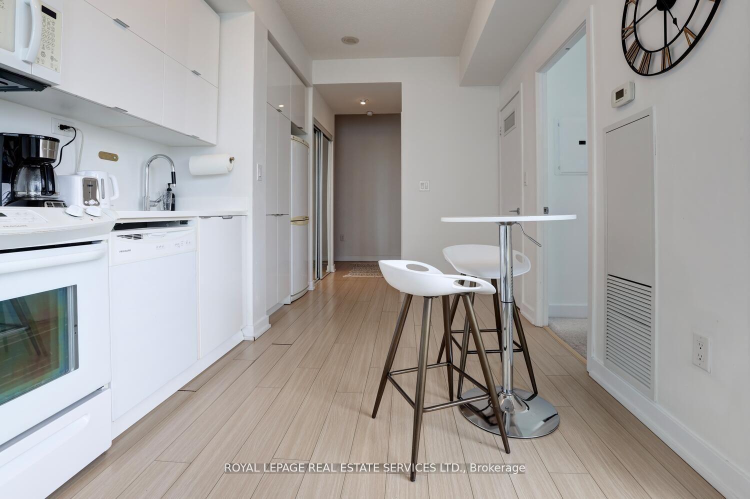 1 Bedroom Condo at 21 Iceboat, Toronto For sale