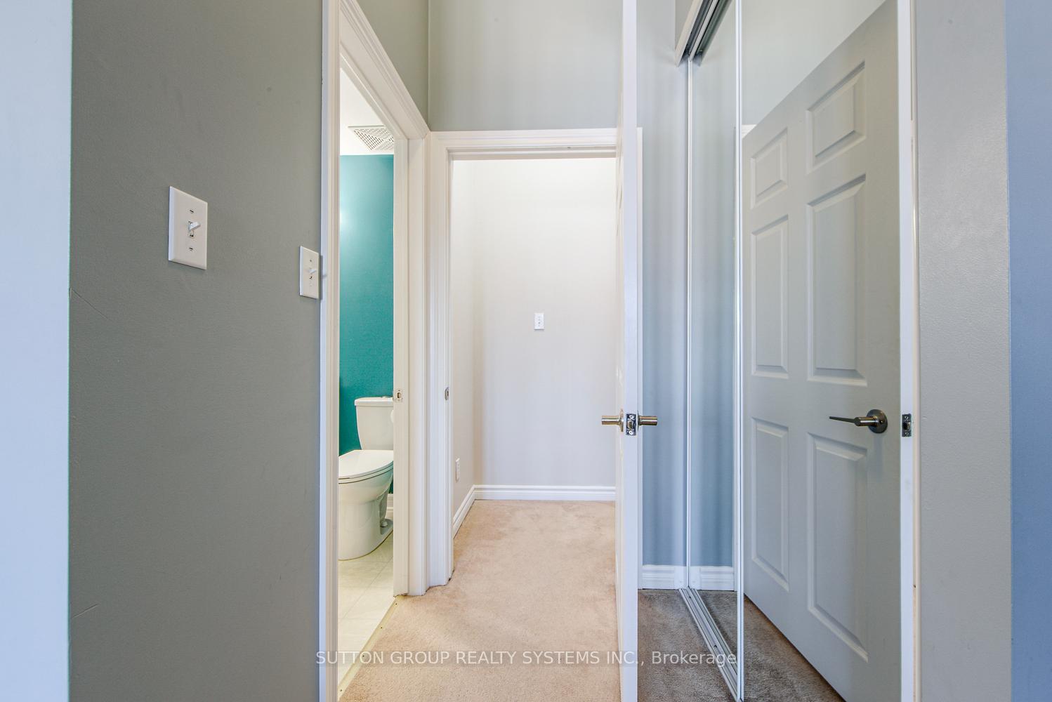 2 Bedrooms Condo at 1701 Lampman, Burlington For sale