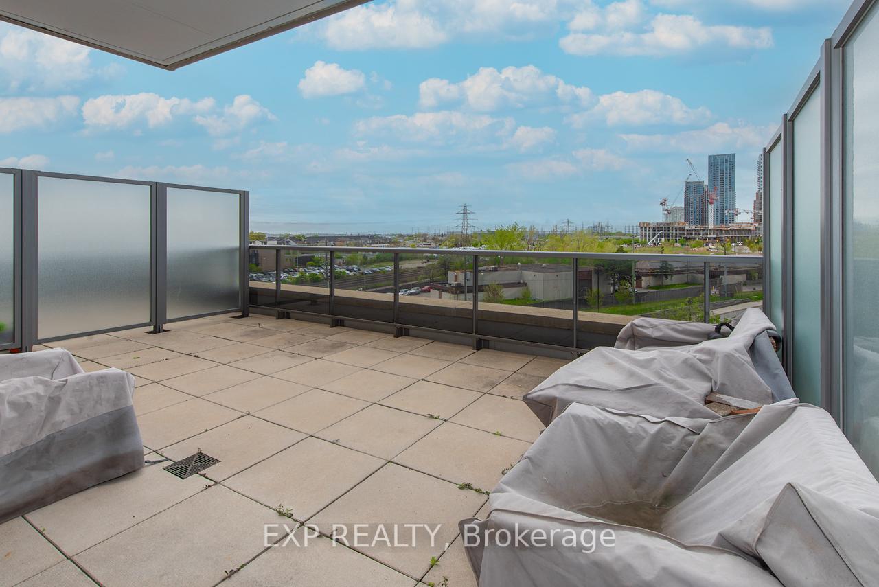 2 Bedrooms Condo at 1 Michael Power, Toronto For sale