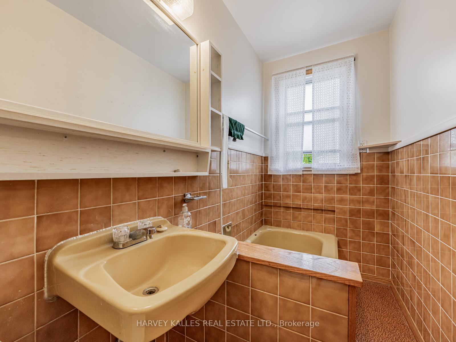 71 Mortimer Avenue