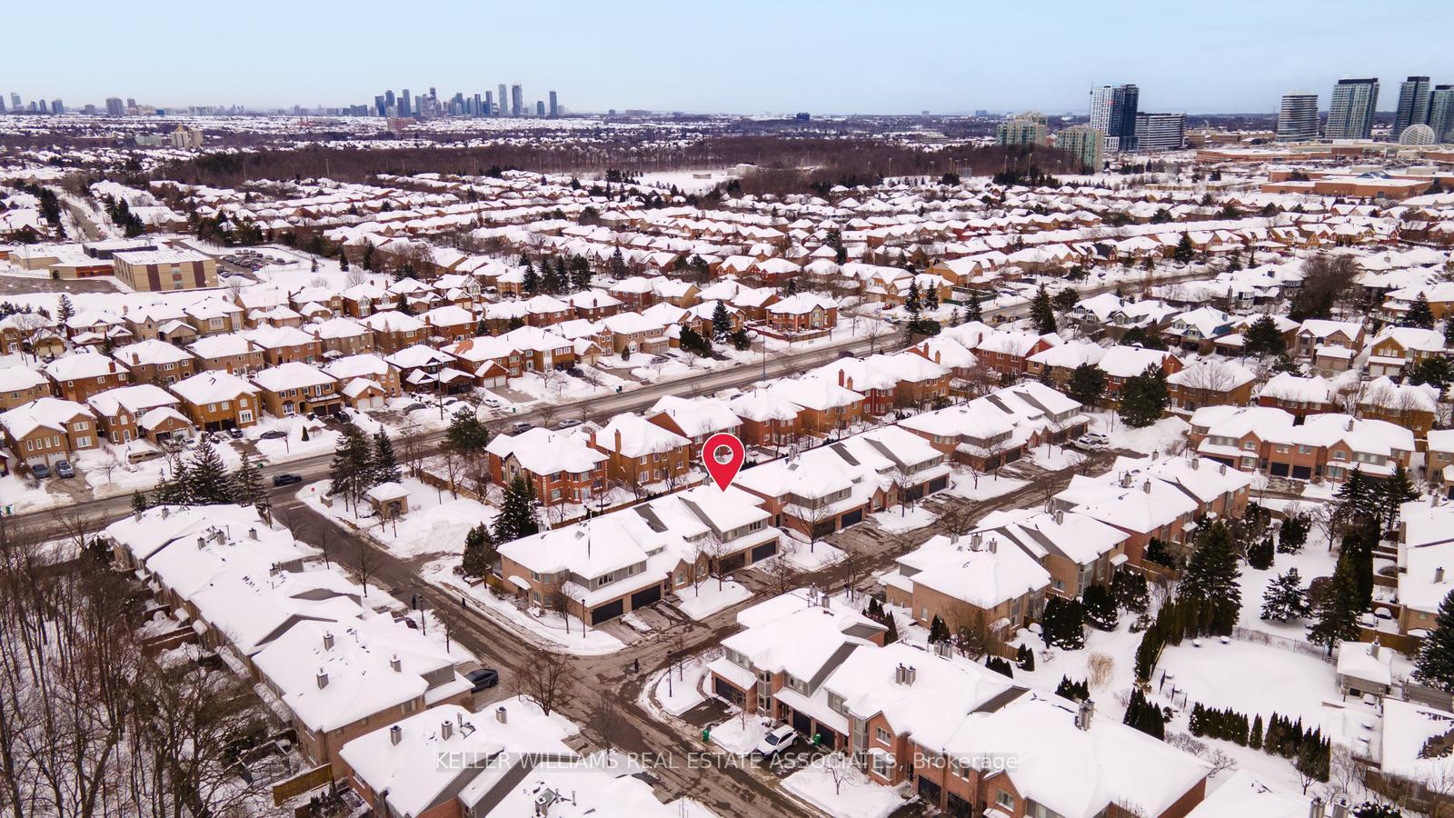 3 Bedrooms Condo at 5480 Glen Erin, Mississauga For sale