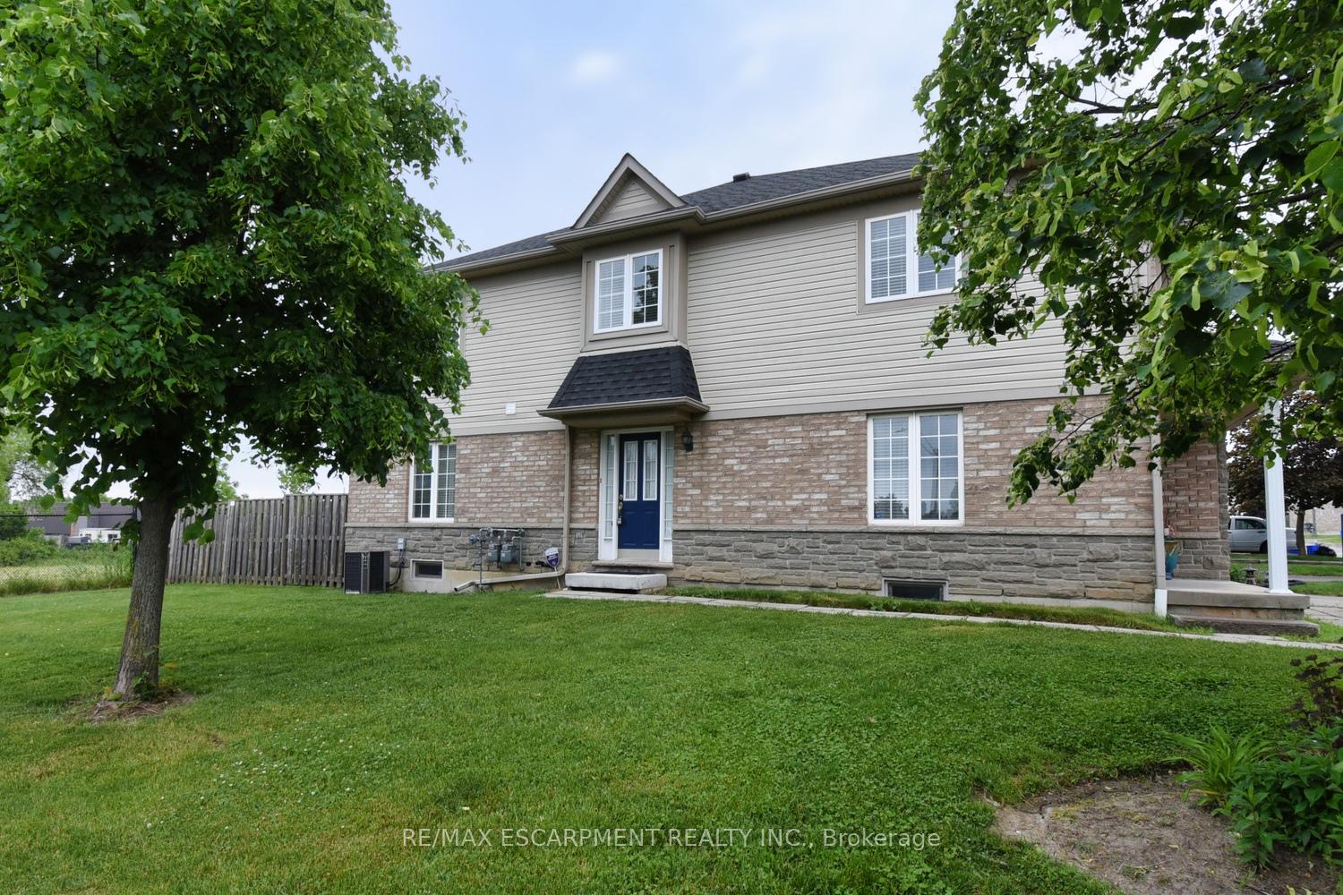 3 Bedrooms Condo at 7 Southside, Hamilton For sale