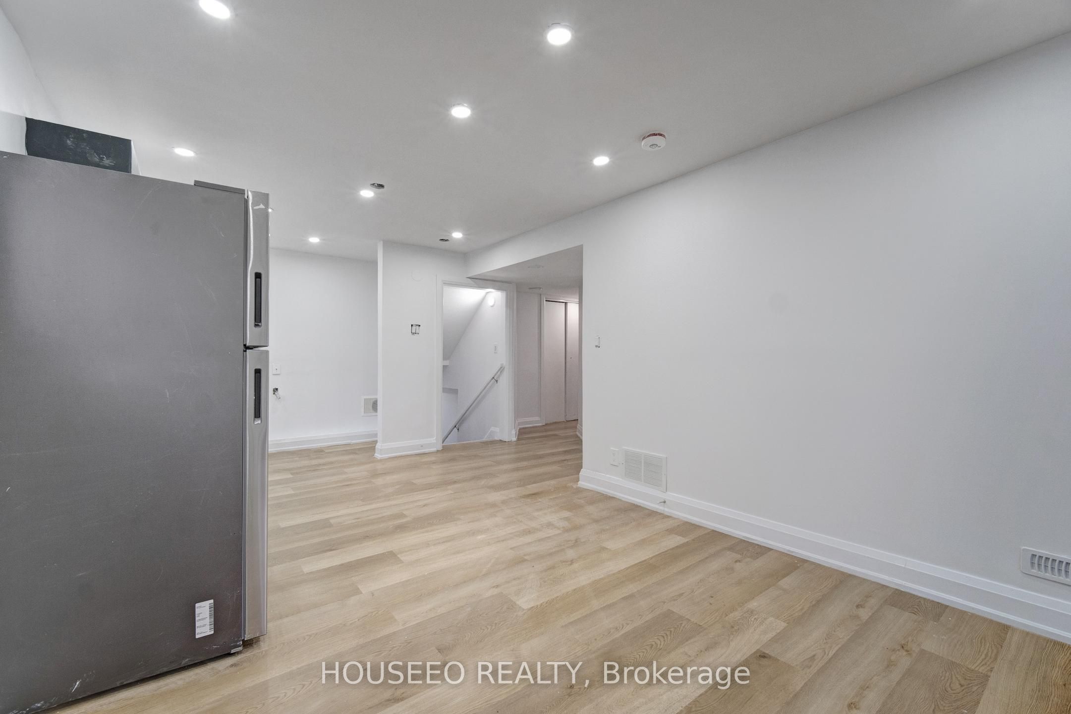 105 FENNELL Crescent, London South, ON N6E 2E2