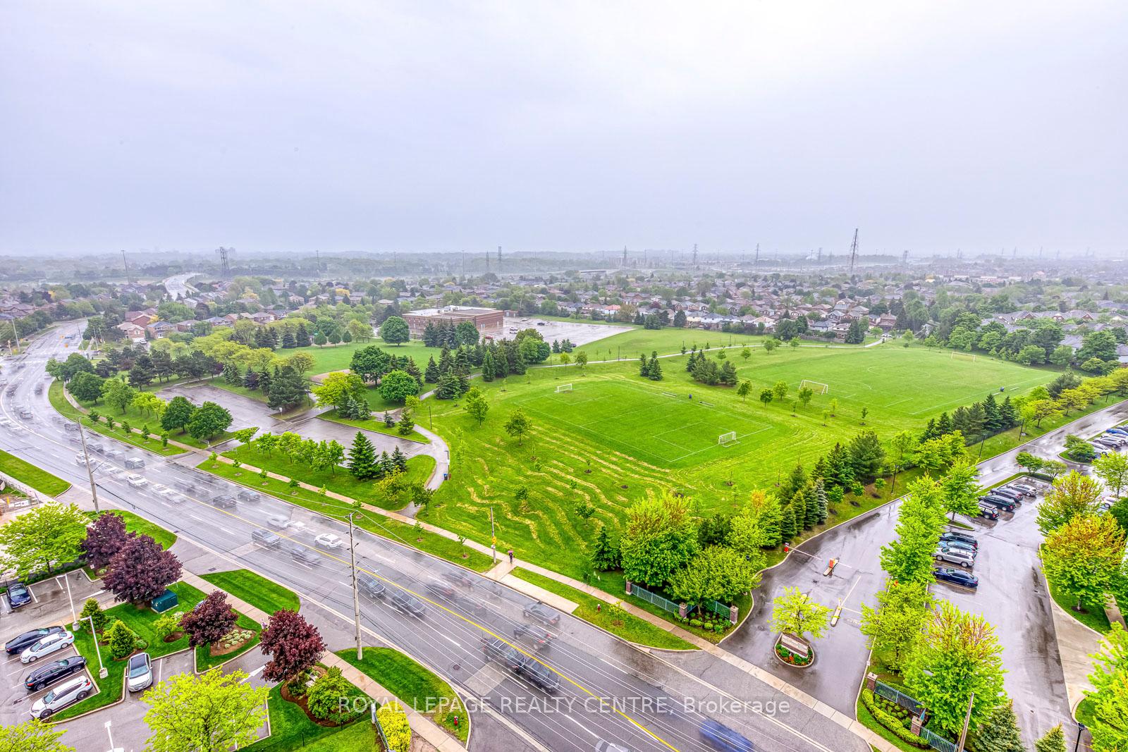 2 Bedrooms Condo at 4633 Glen Erin, Mississauga For sale
