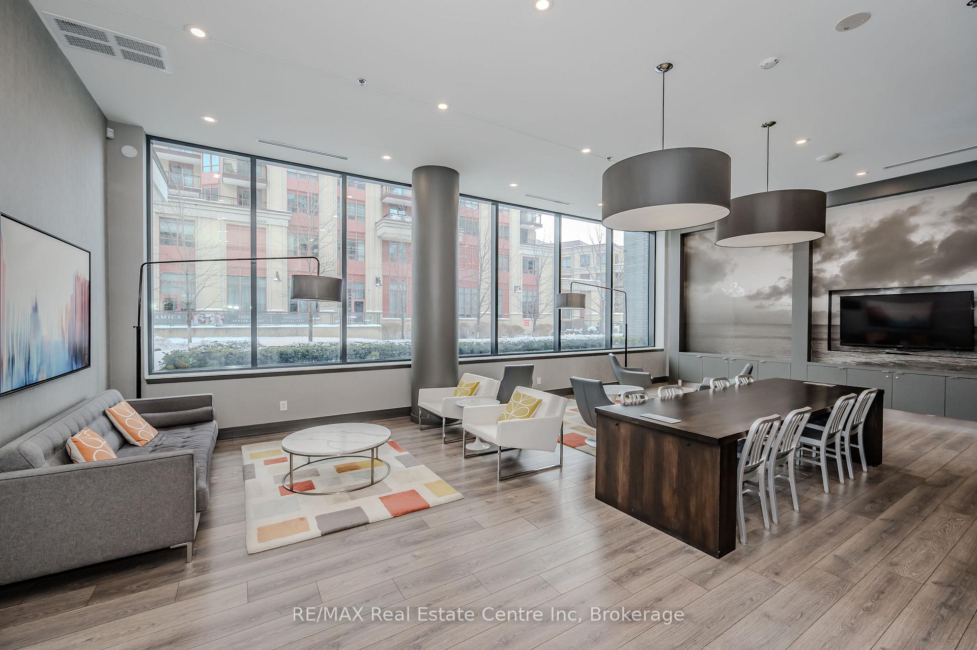 2 Bedrooms Condo at 18 Rean, Toronto For sale