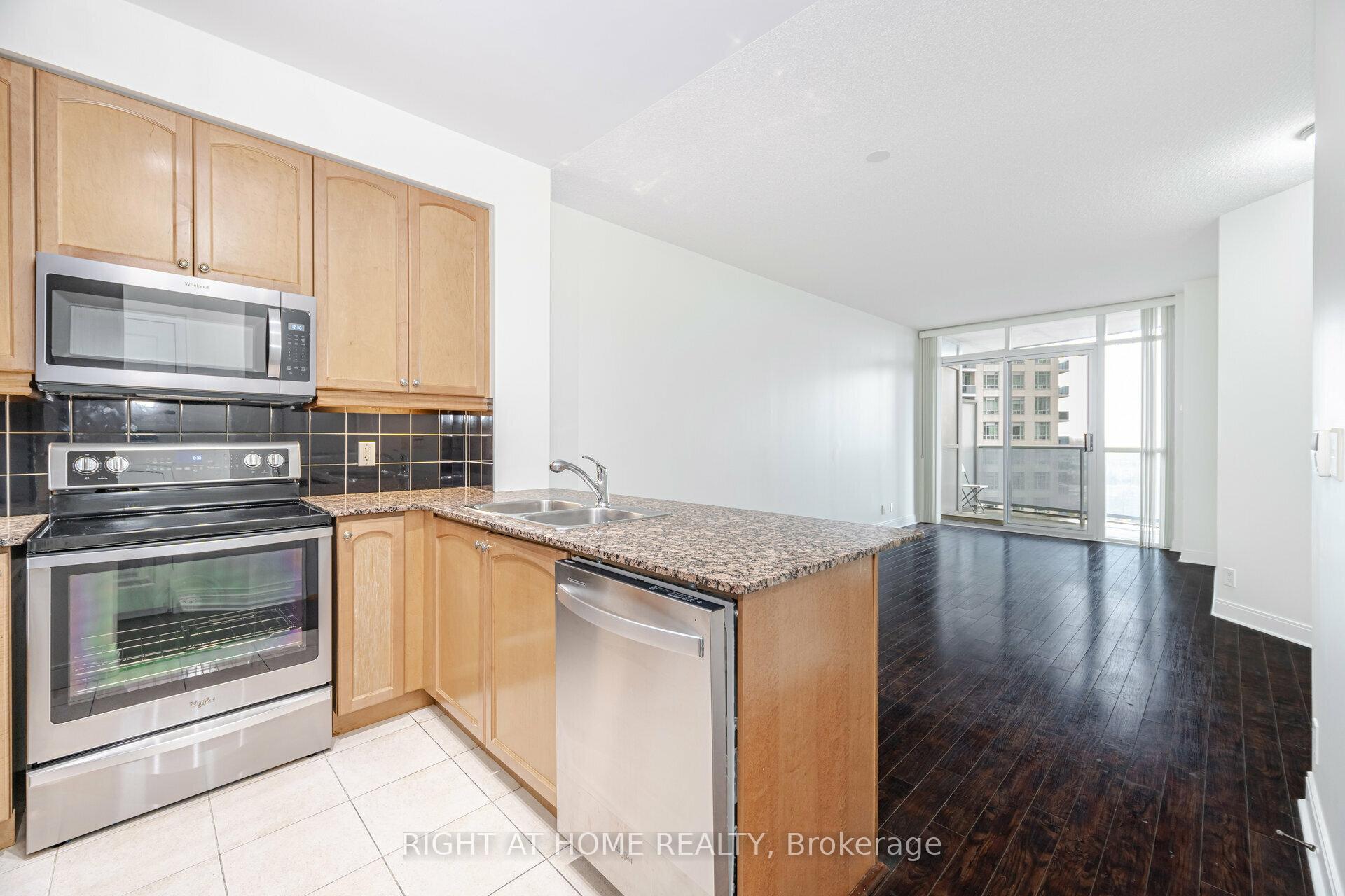2 Bedrooms Condo at 70 Absolute, Mississauga For sale