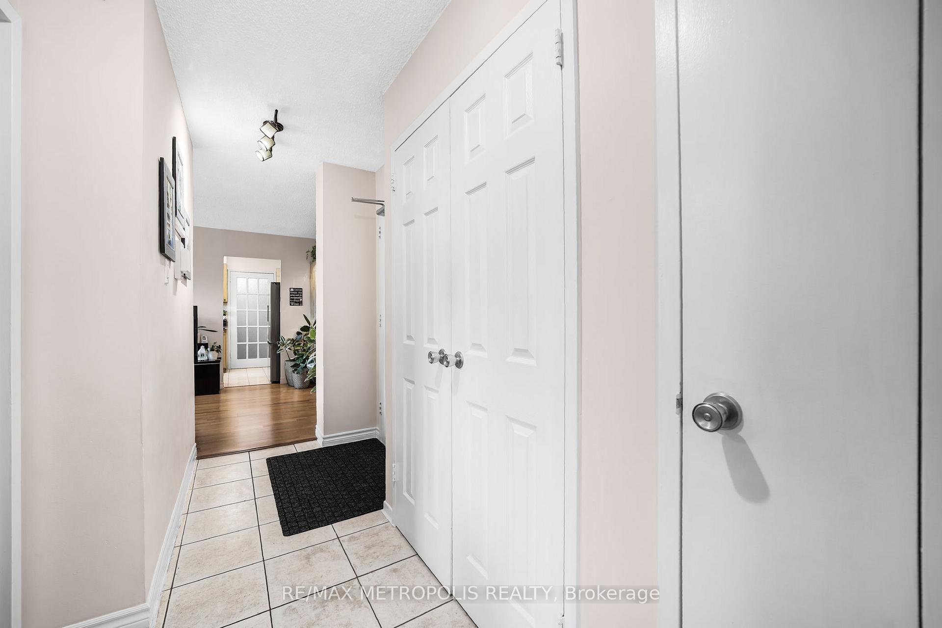 3 Bedrooms Condo at 5 Parkway Forest, Toronto For sale