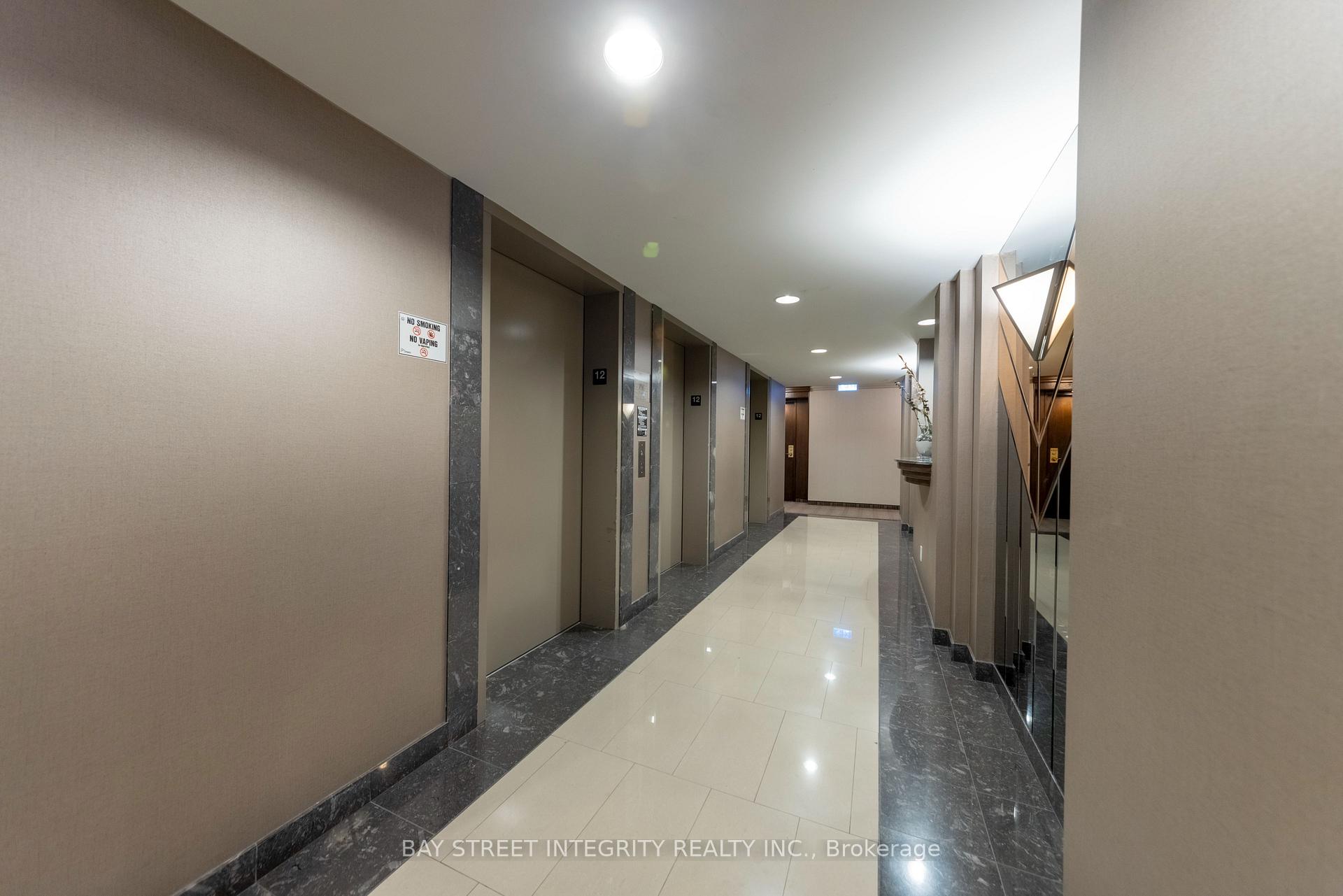 2 Bedrooms Condo at 28 Hollywood, Toronto For sale