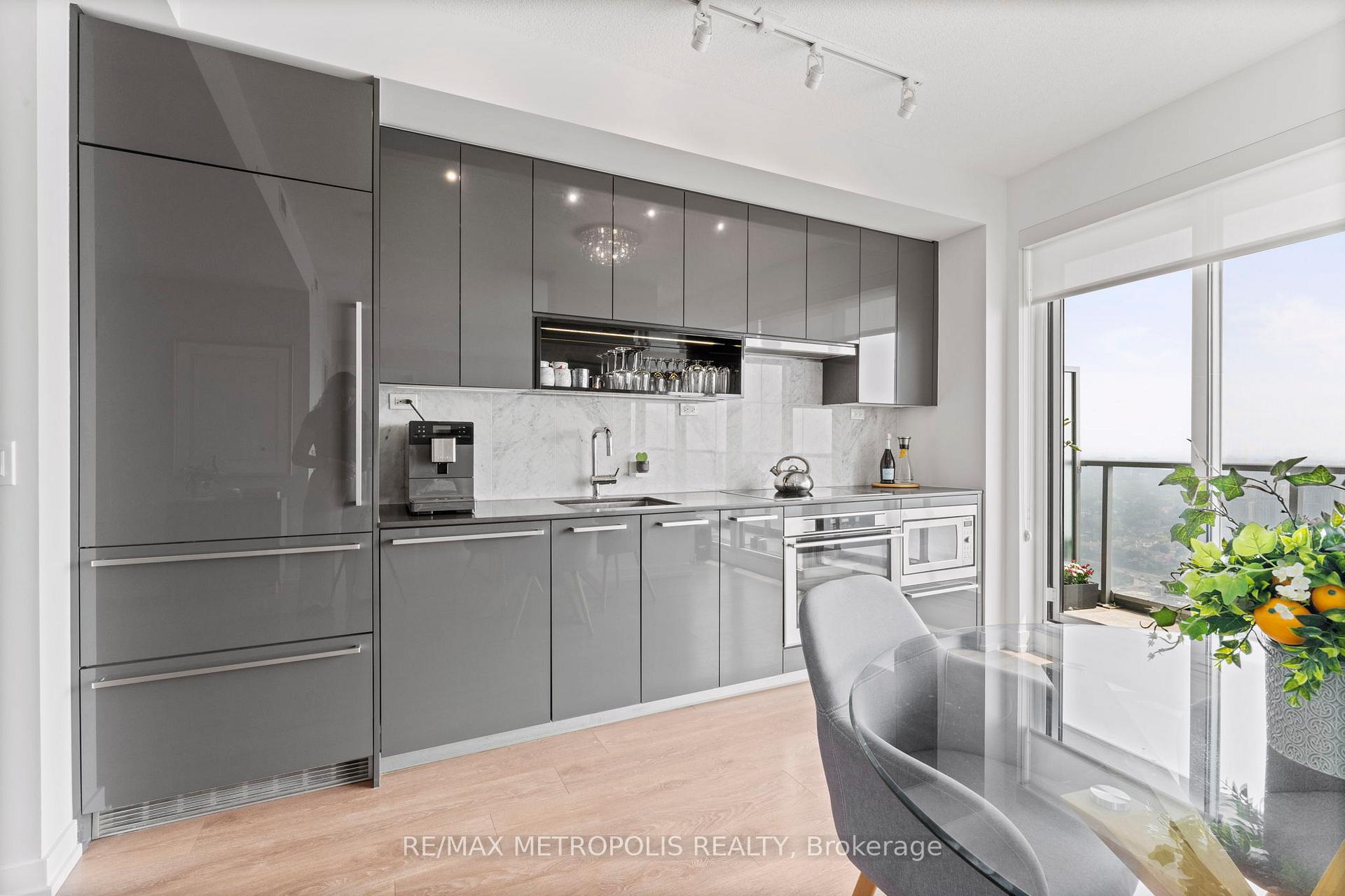 2 Bedrooms Condo at 117 McMahon, Toronto For sale
