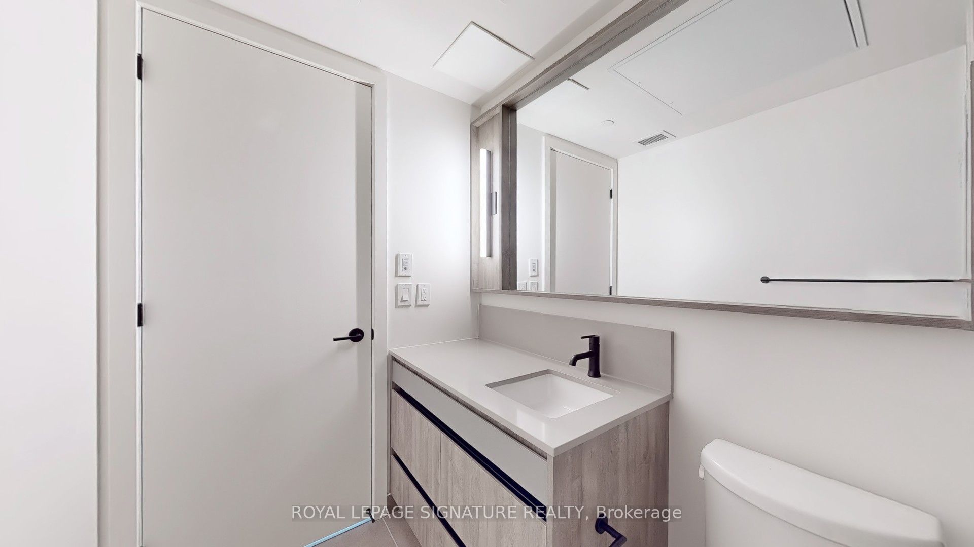 1200 Dundas Street W, #203