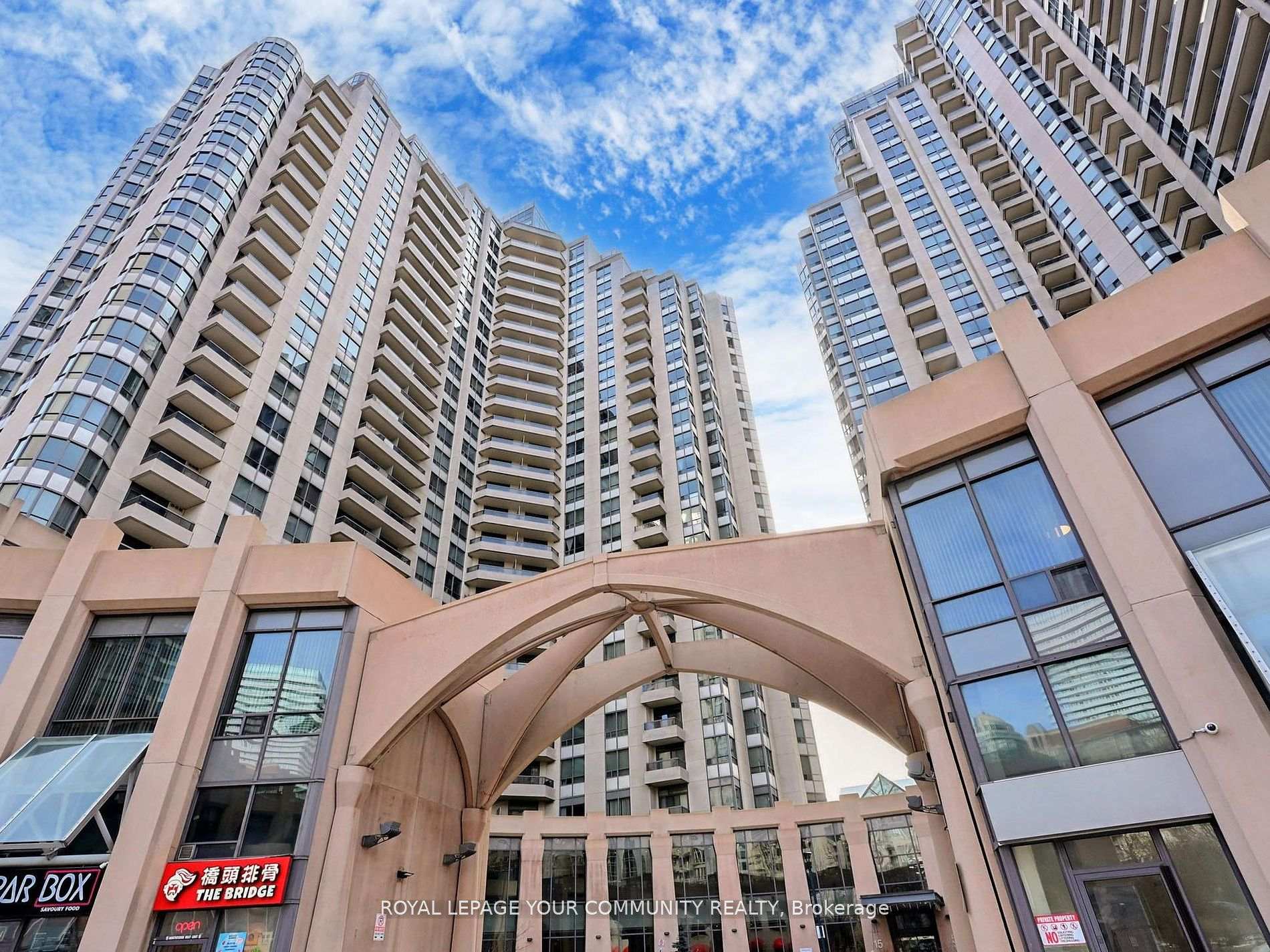2 Bedrooms Condo at 15 Northtown,  Toronto For sale