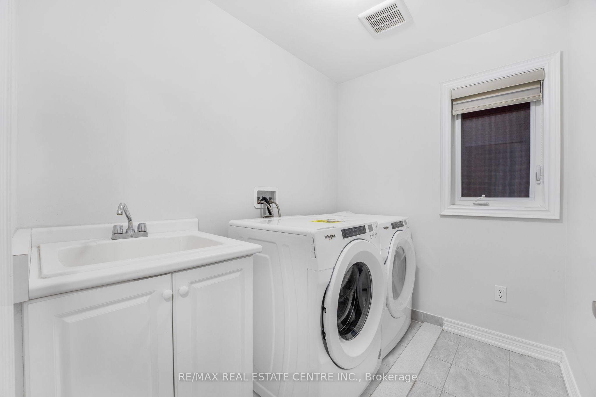 5 Forsyth Crescent E