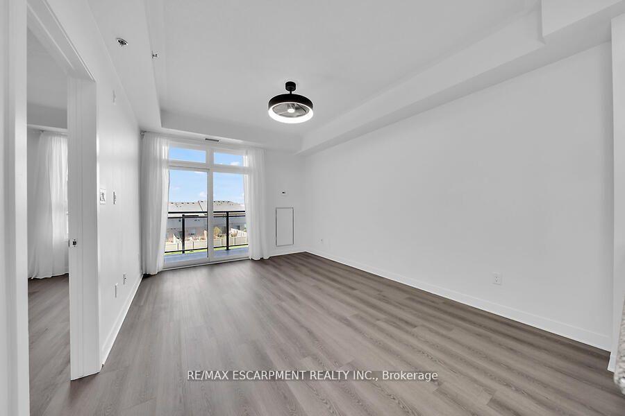 2 Bedrooms Condo at 5317 Upper Middle, Burlington For sale