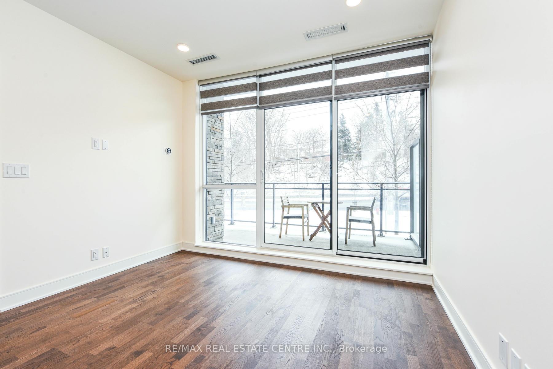 2 Bedrooms Condo at 1575 Lakeshore,  Mississauga For sale