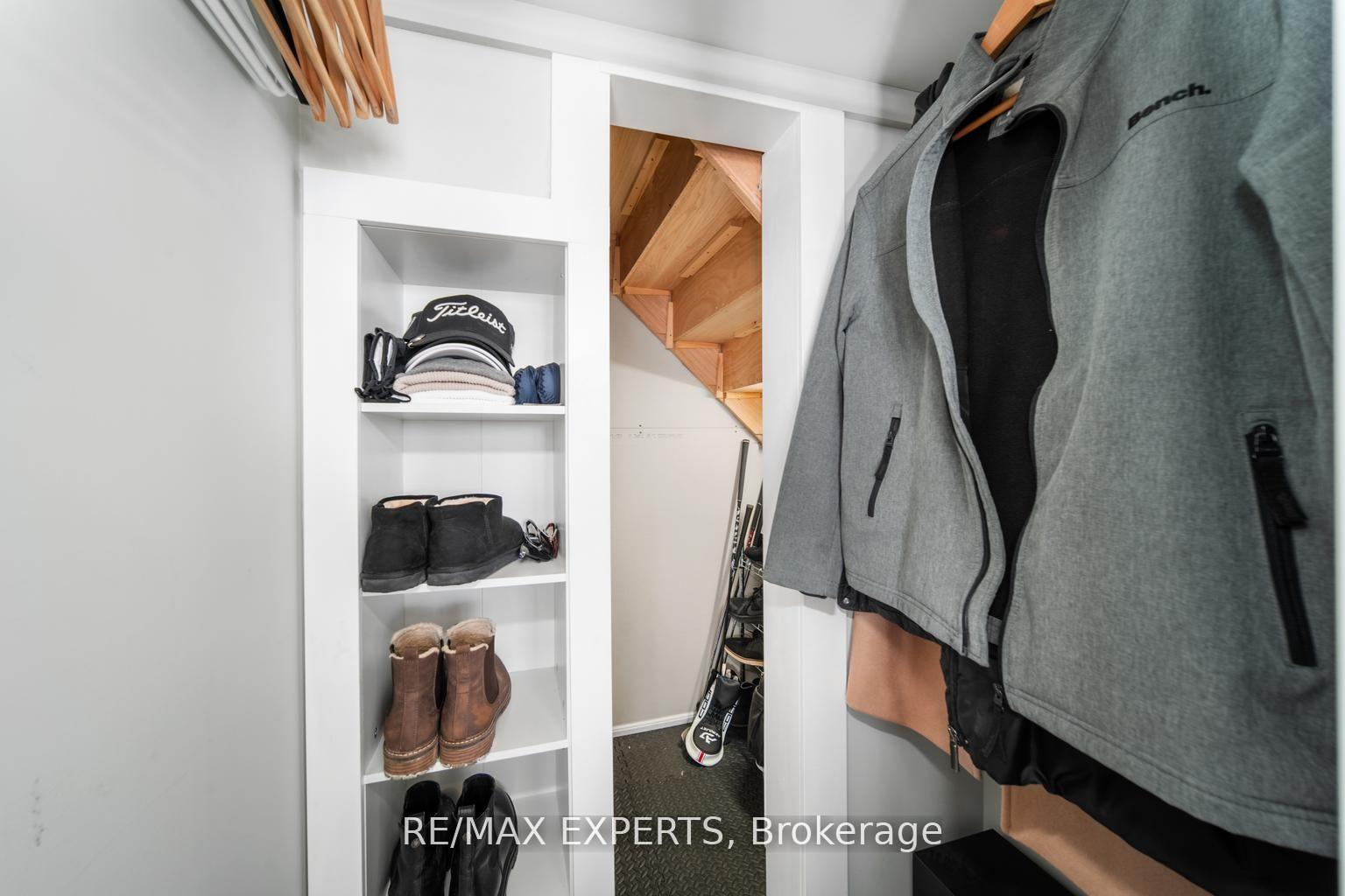 2 Bedrooms Condo at 8167 Kipling, Vaughan For sale