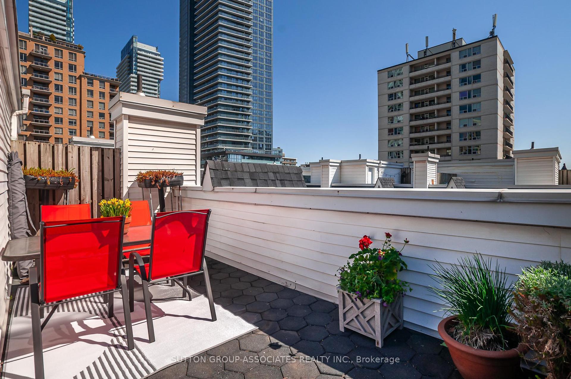 2 Bedrooms Condo at 100 Redpath, Toronto For sale