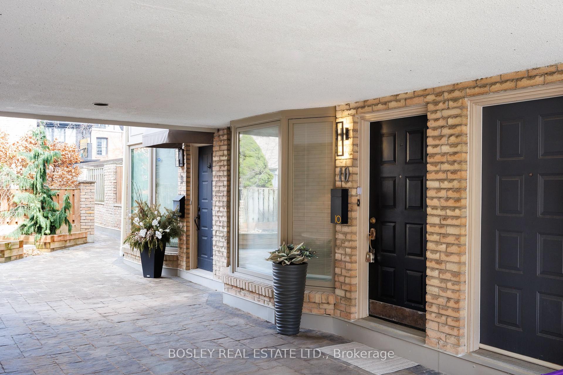 4 Bedrooms Condo at 95 Summerhill, Toronto For sale