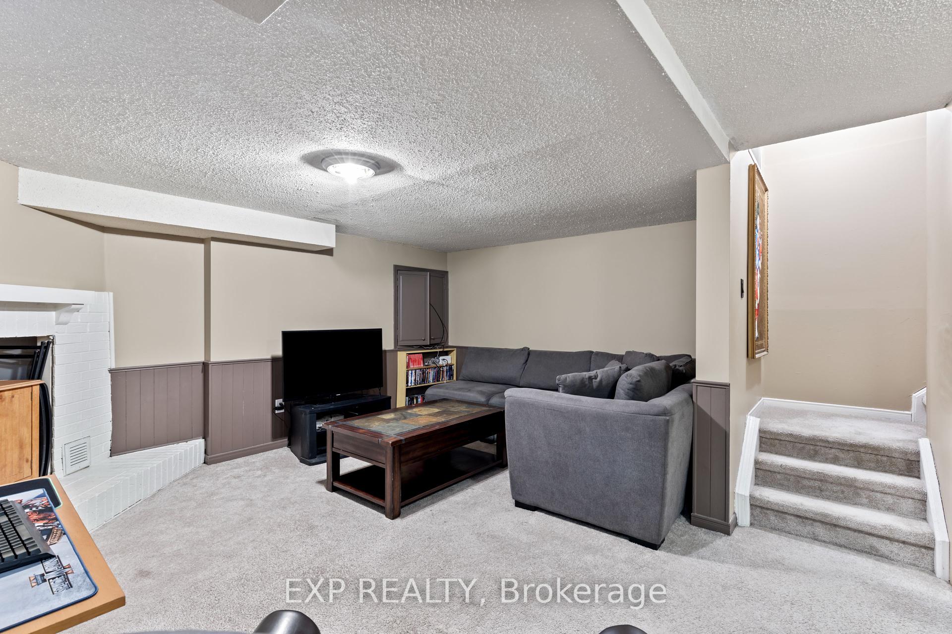 3 Bedrooms Condo at 2205 South Millway,  Mississauga For sale
