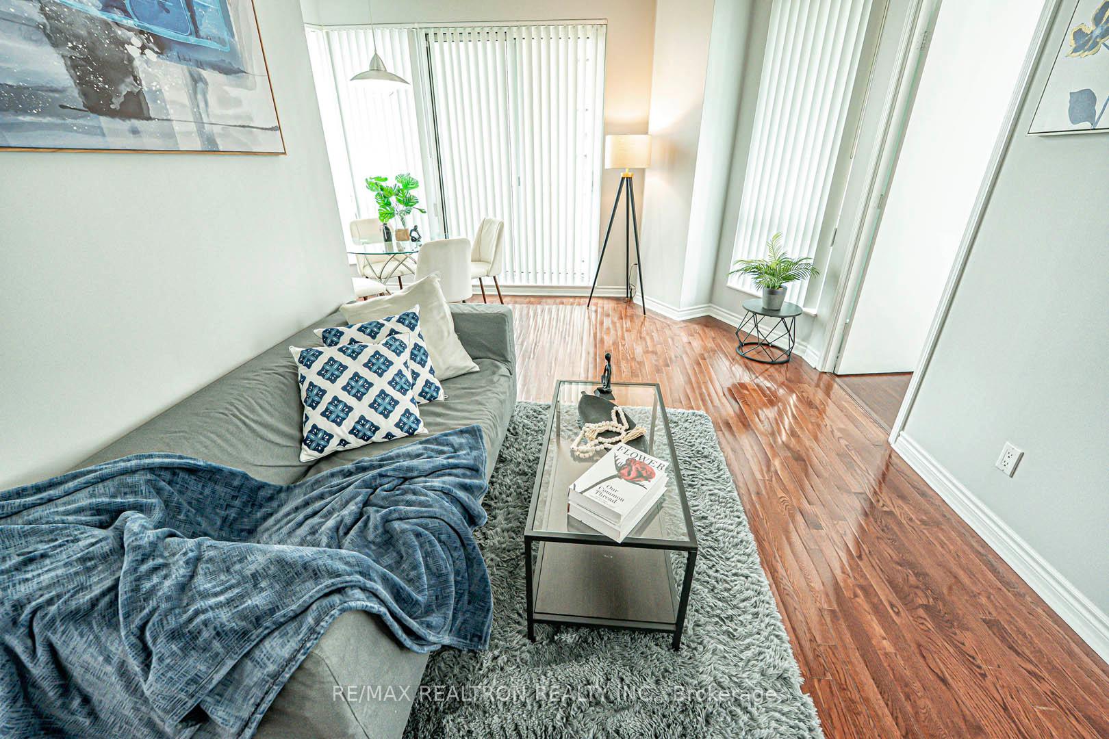 2 Bedrooms Condo at 60 Byng, Toronto For sale
