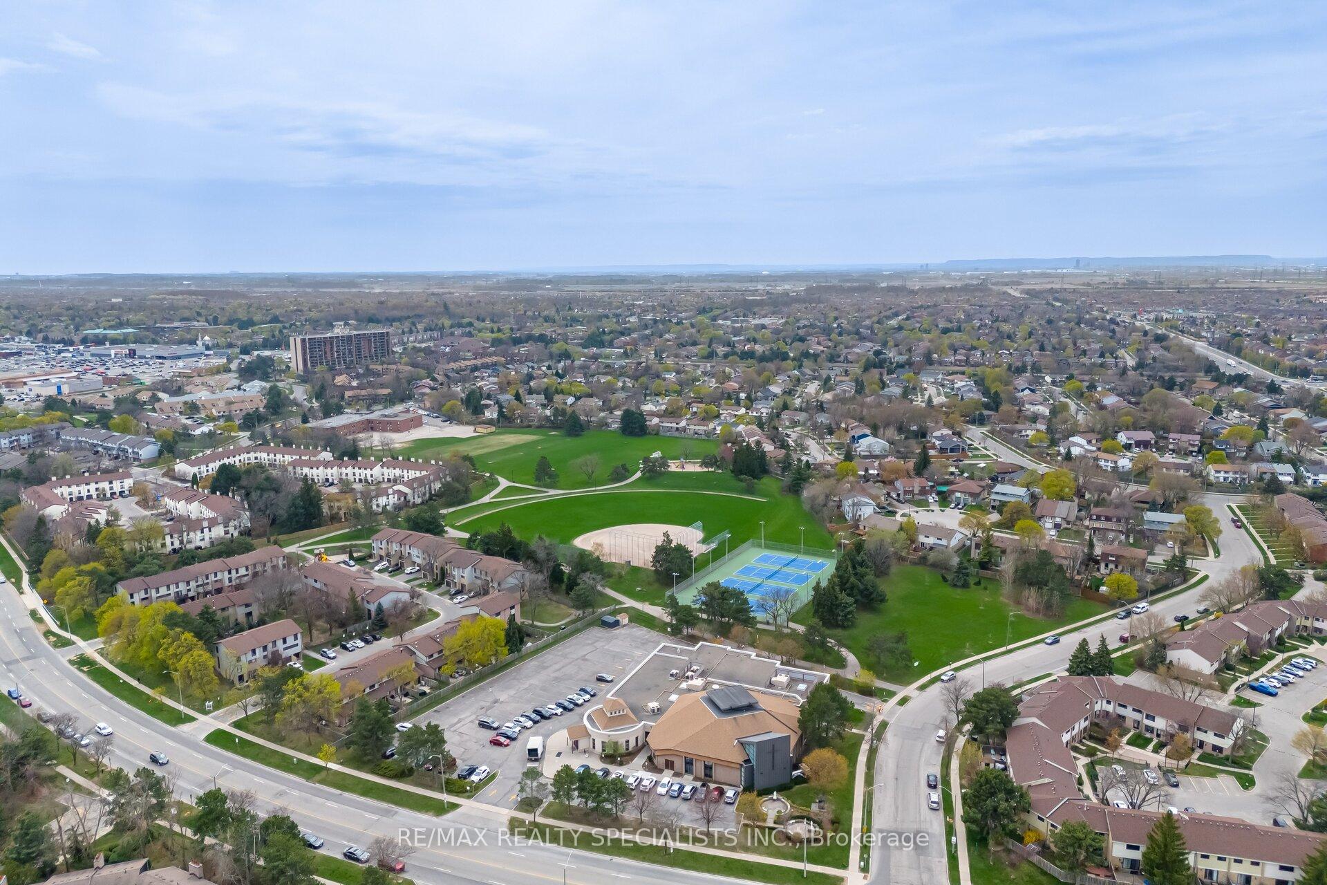 3 Bedrooms Condo at 7077 Estoril, Mississauga For sale