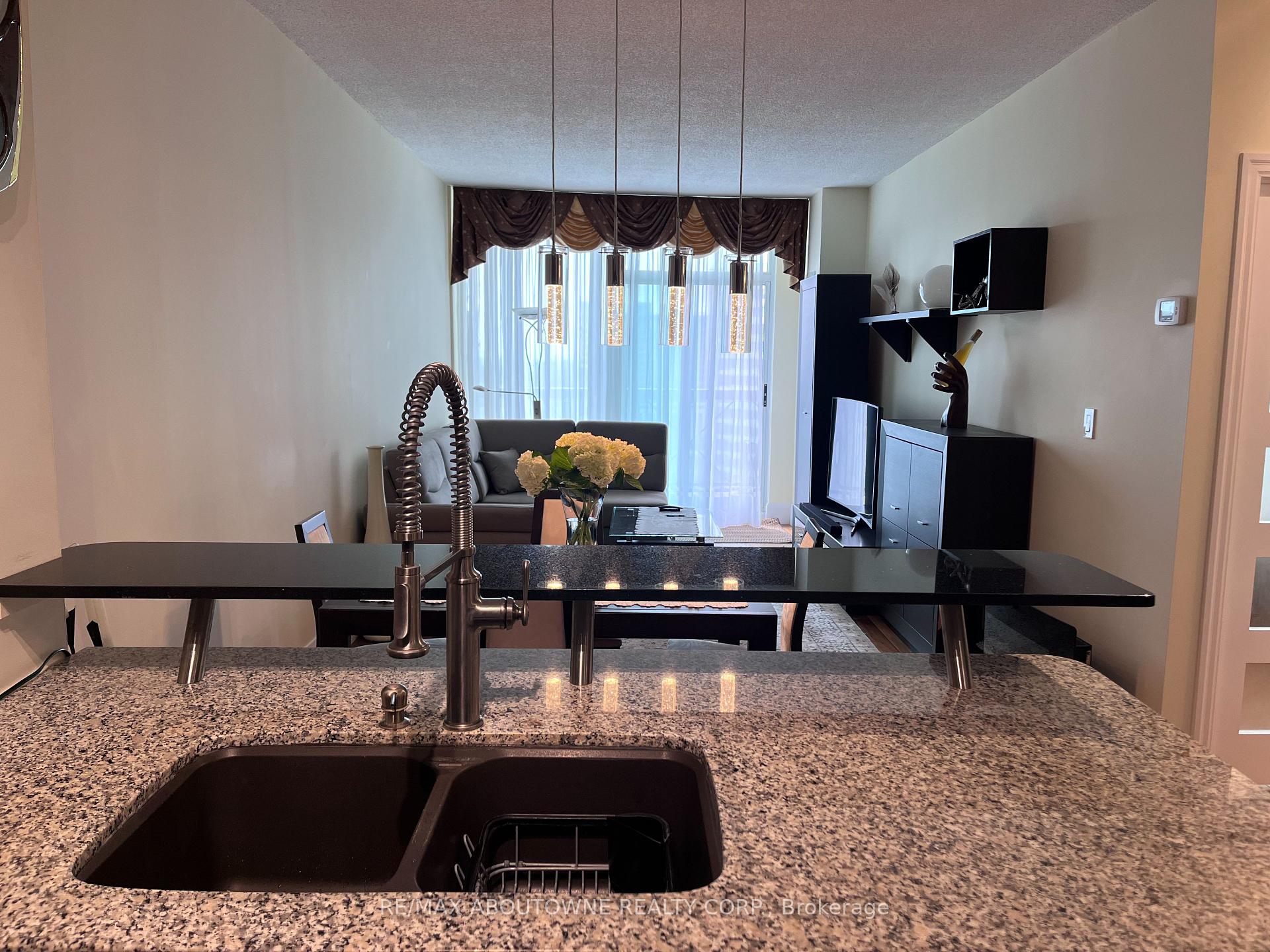 2 Bedrooms Condo at 1359 Rathburn, Mississauga For sale