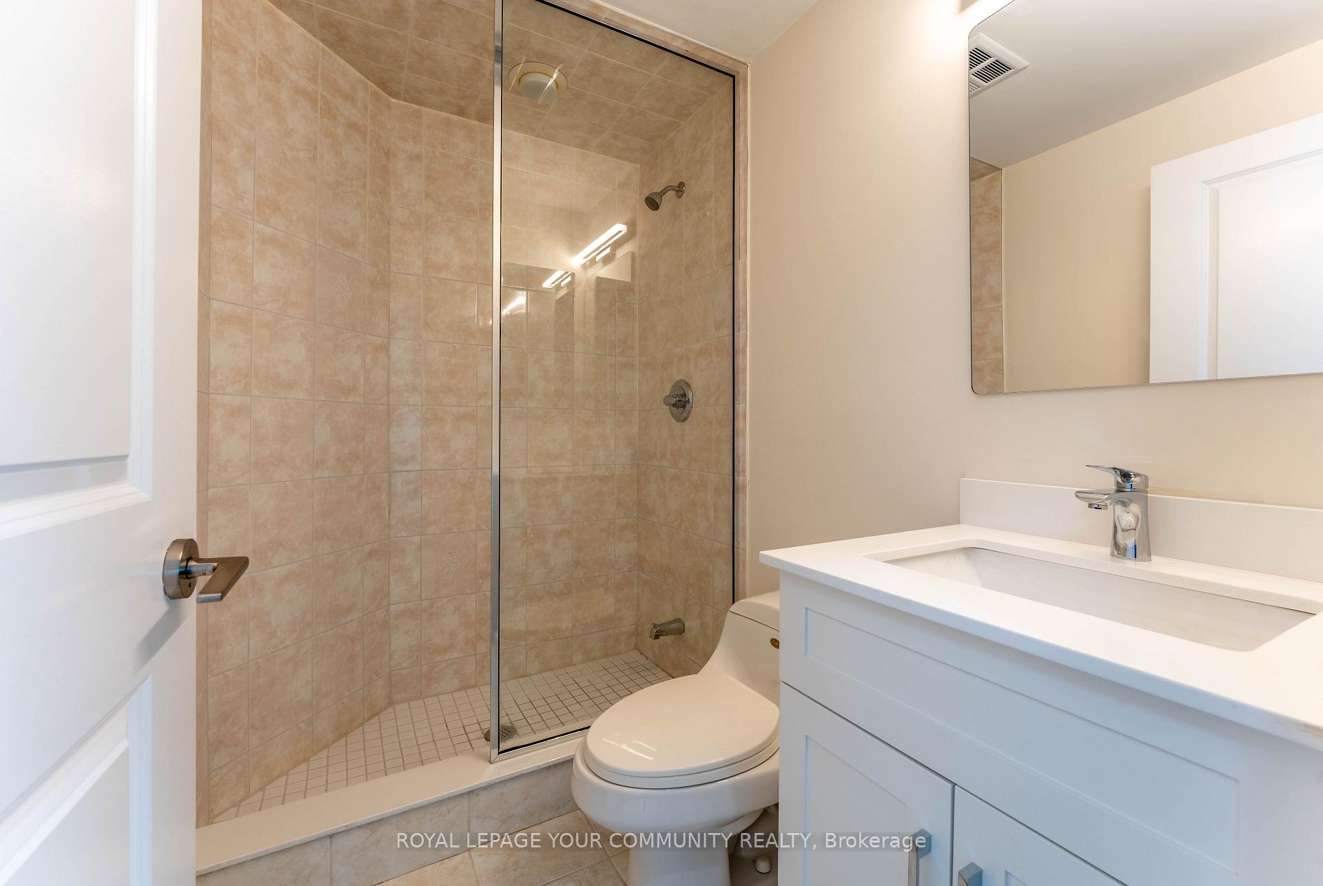 2 Bedrooms Condo at 80 Absolute, Mississauga For sale