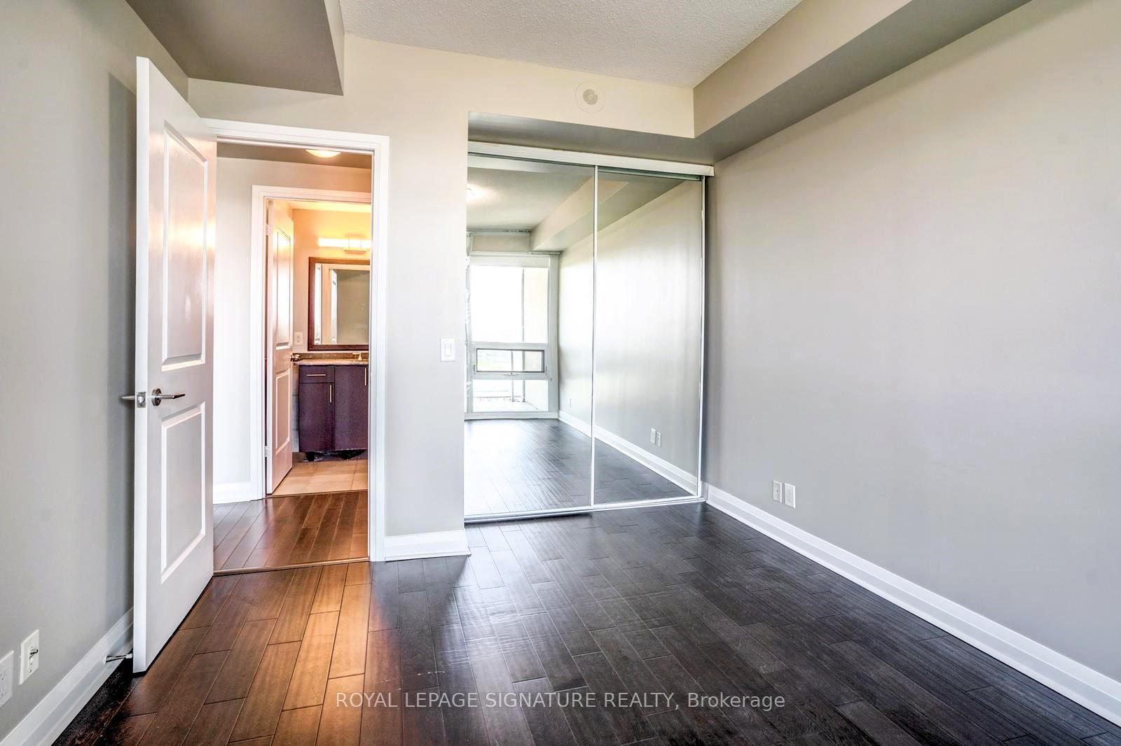 3 Bedrooms Condo at 1055 Southdown, Mississauga For sale