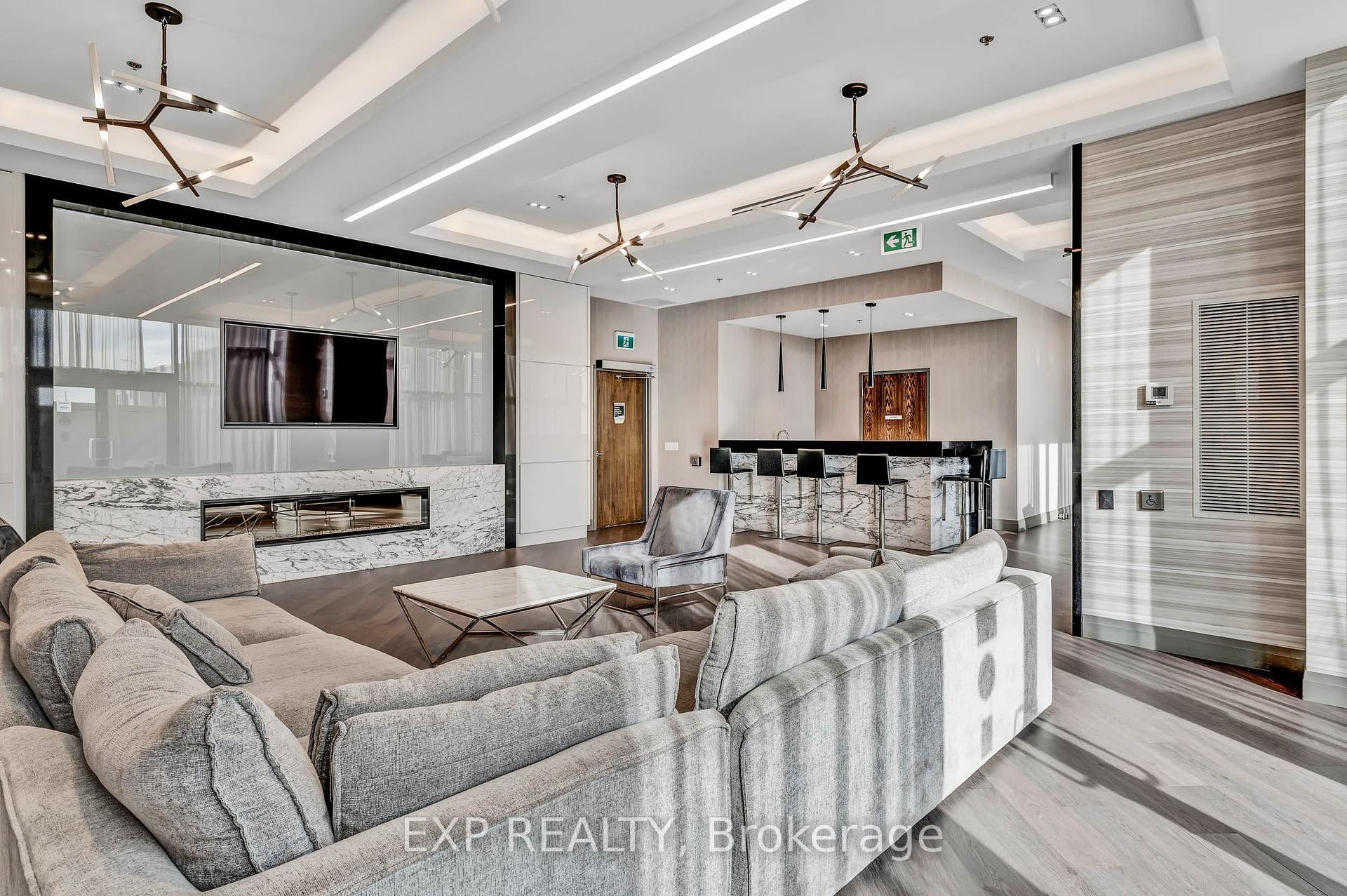 1 Bedroom Condo at 99 Eagle Rock, Vaughan For sale