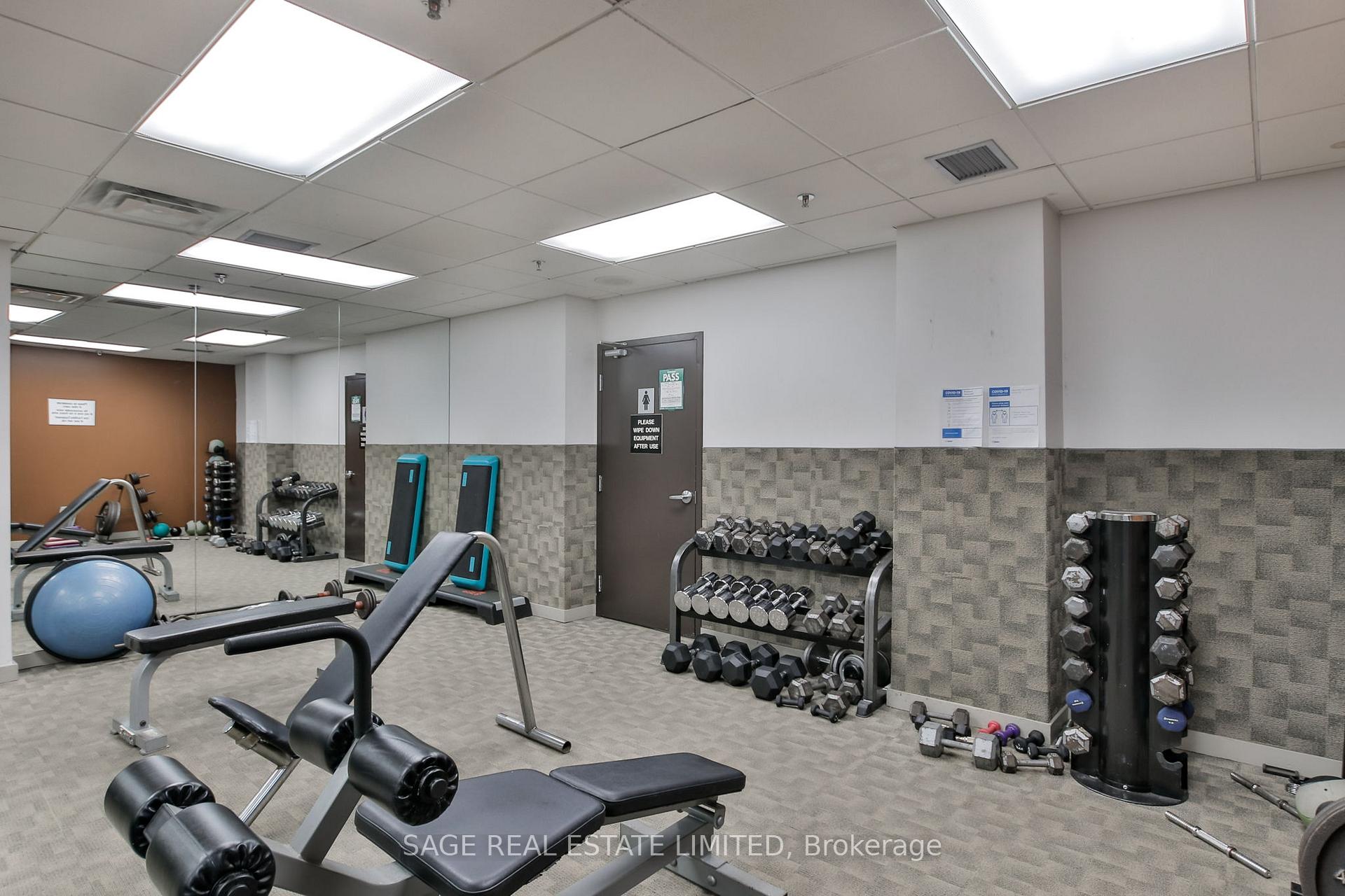 2 Bedrooms Condo at 15 Maitland, Toronto For sale